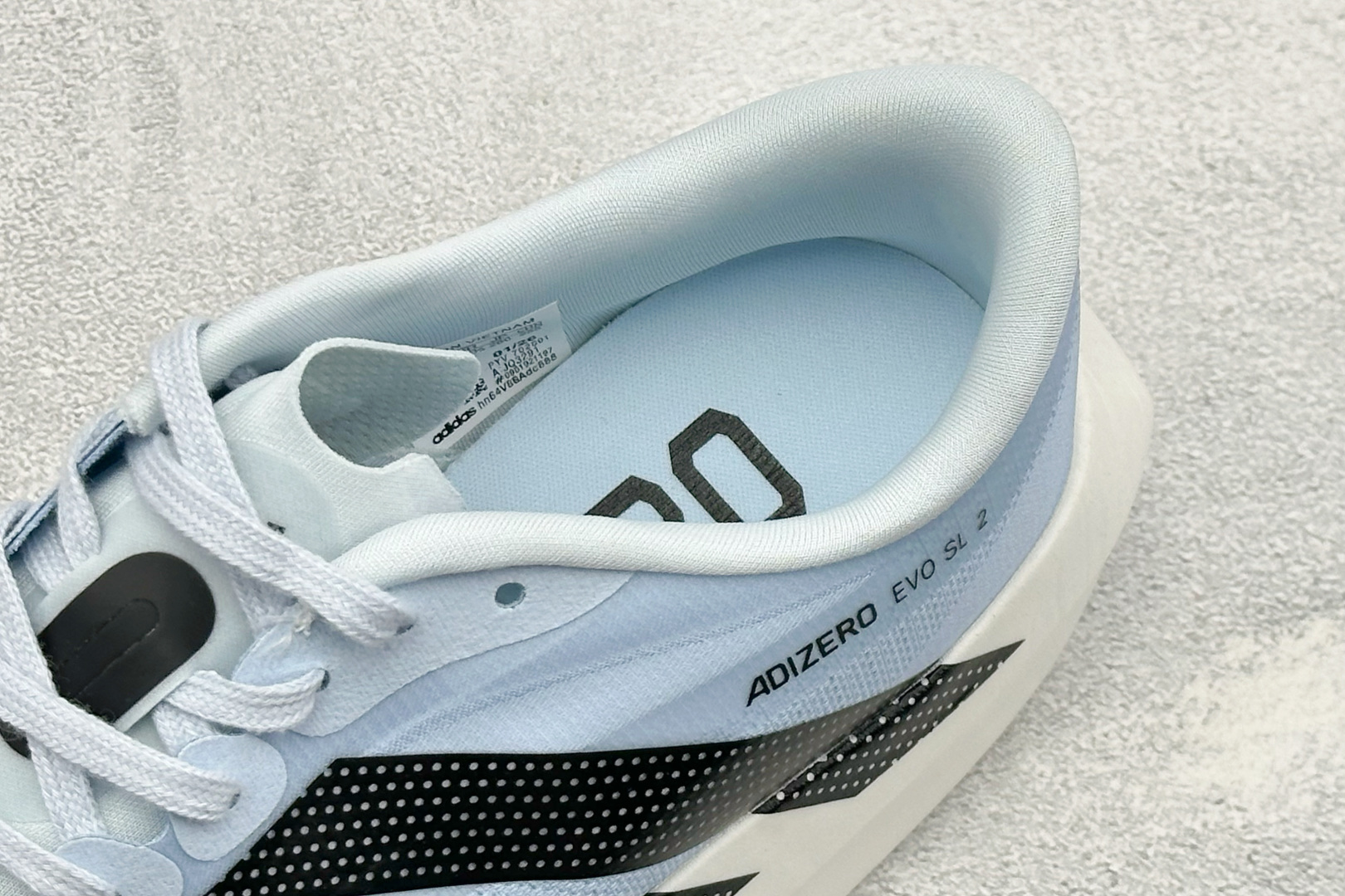 DC版Adidas Adizero Evo SL 2 阿迪超轻透气缓震跑鞋 整体外观造型与adiZero Adios P DC版Adidas Adizero Evo SL 2 阿迪超轻透气缓震跑鞋 整体外观造型与adiZero Adios P