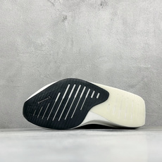 DC版Adidas Adizero Evo SL 2 阿迪超轻透气缓震跑鞋 整体外观造型与adiZero Adios P DC版Adidas Adizero Evo SL 2 阿迪超轻透气缓震跑鞋 整体外观造型与adiZero Adios P