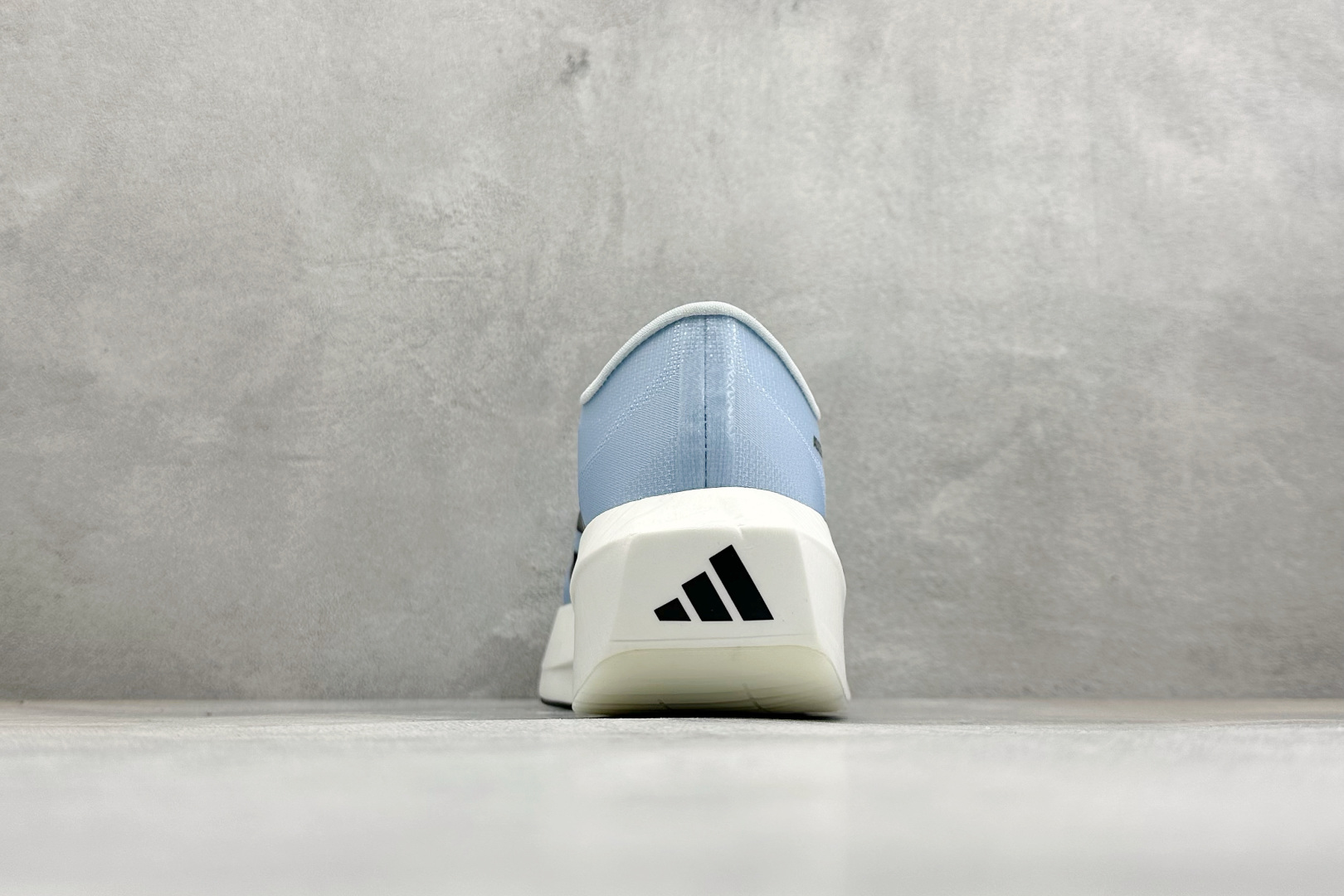 DC版Adidas Adizero Evo SL 2 阿迪超轻透气缓震跑鞋 整体外观造型与adiZero Adios P DC版Adidas Adizero Evo SL 2 阿迪超轻透气缓震跑鞋 整体外观造型与adiZero Adios P
