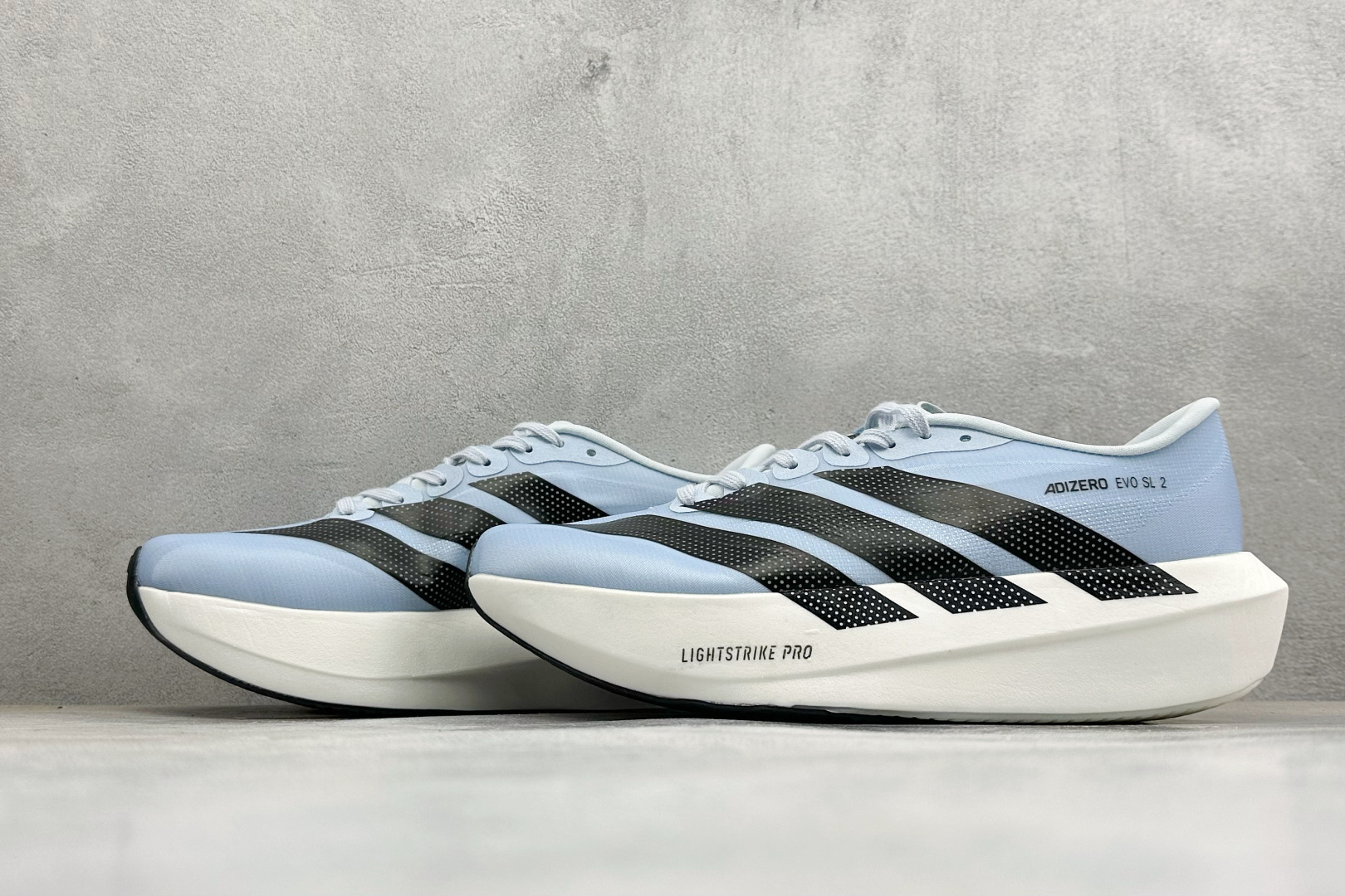 DC版Adidas Adizero Evo SL 2 阿迪超轻透气缓震跑鞋 整体外观造型与adiZero Adios P DC版Adidas Adizero Evo SL 2 阿迪超轻透气缓震跑鞋 整体外观造型与adiZero Adios P