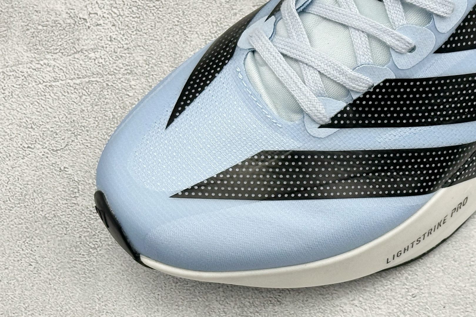 DC版Adidas Adizero Evo SL 2 阿迪超轻透气缓震跑鞋 整体外观造型与adiZero Adios P DC版Adidas Adizero Evo SL 2 阿迪超轻透气缓震跑鞋 整体外观造型与adiZero Adios P