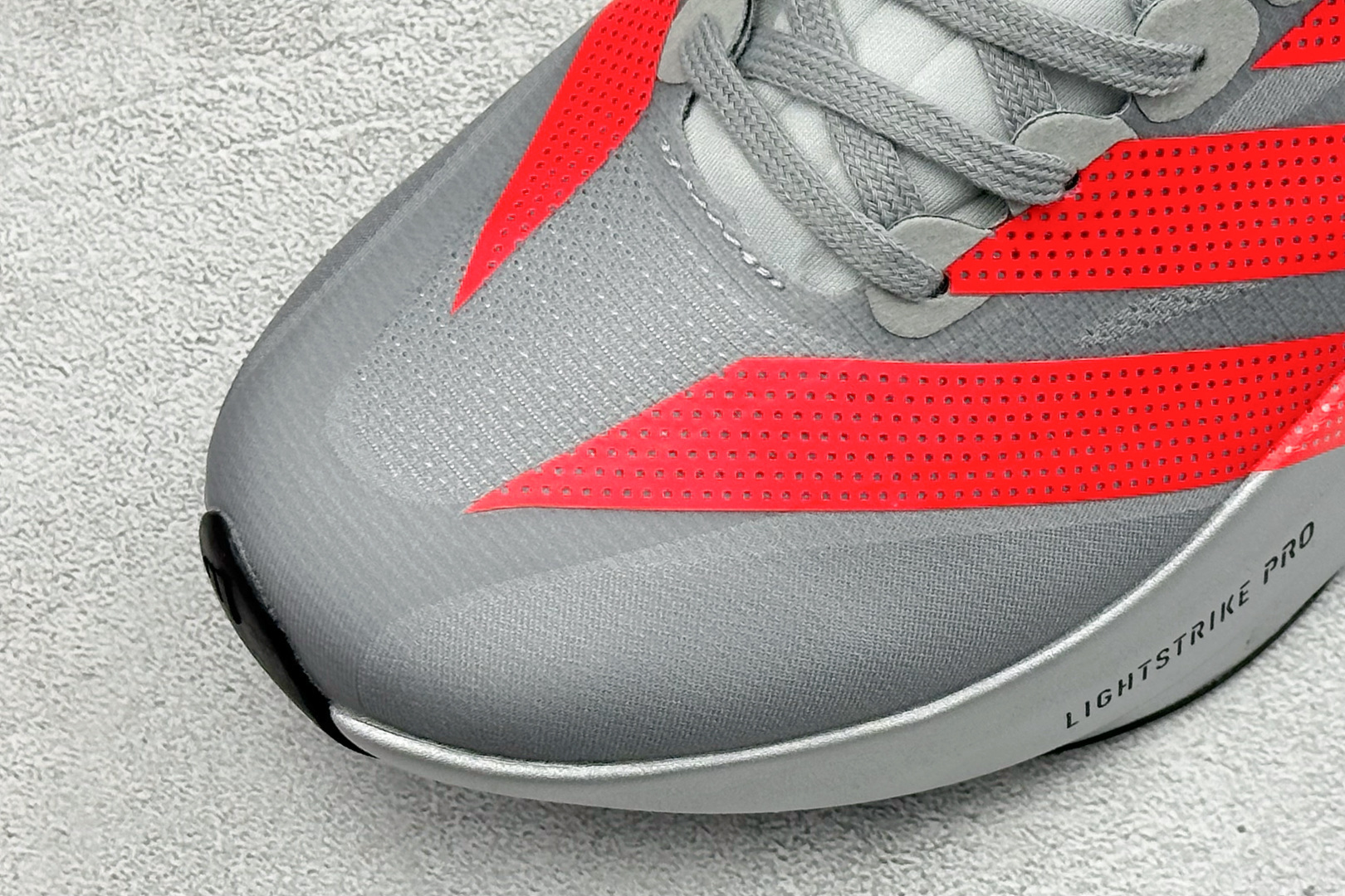 DC版Adidas Adizero Evo SL 2 阿迪超轻透气缓震跑鞋 整体外观造型与adiZero Adios P DC版Adidas Adizero Evo SL 2 阿迪超轻透气缓震跑鞋 整体外观造型与adiZero Adios P
