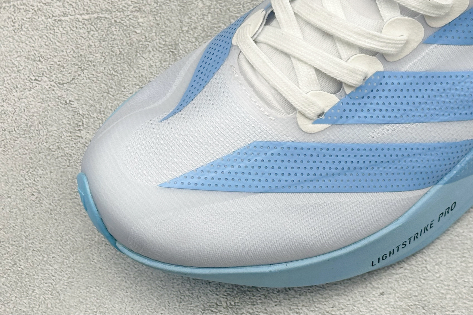 DC版Adidas Adizero Evo SL 2 阿迪超轻透气缓震跑鞋 整体外观造型与adiZero Adios P DC版Adidas Adizero Evo SL 2 阿迪超轻透气缓震跑鞋 整体外观造型与adiZero Adios P