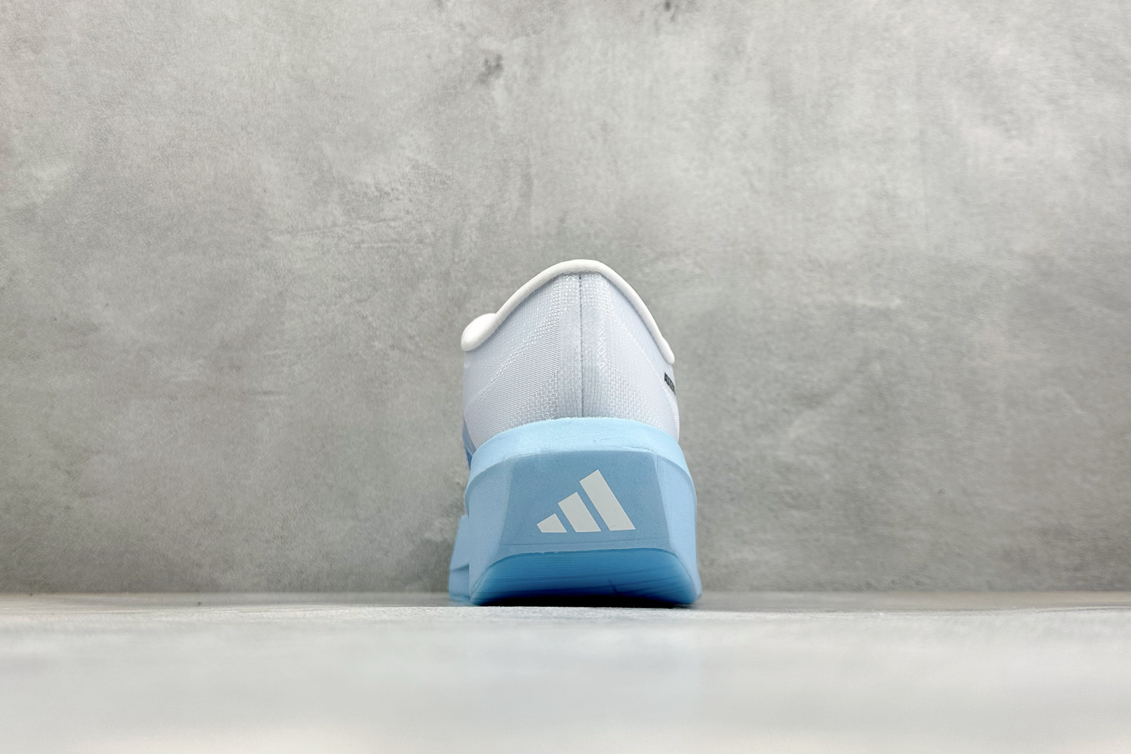 DC版Adidas Adizero Evo SL 2 阿迪超轻透气缓震跑鞋 整体外观造型与adiZero Adios P DC版Adidas Adizero Evo SL 2 阿迪超轻透气缓震跑鞋 整体外观造型与adiZero Adios P
