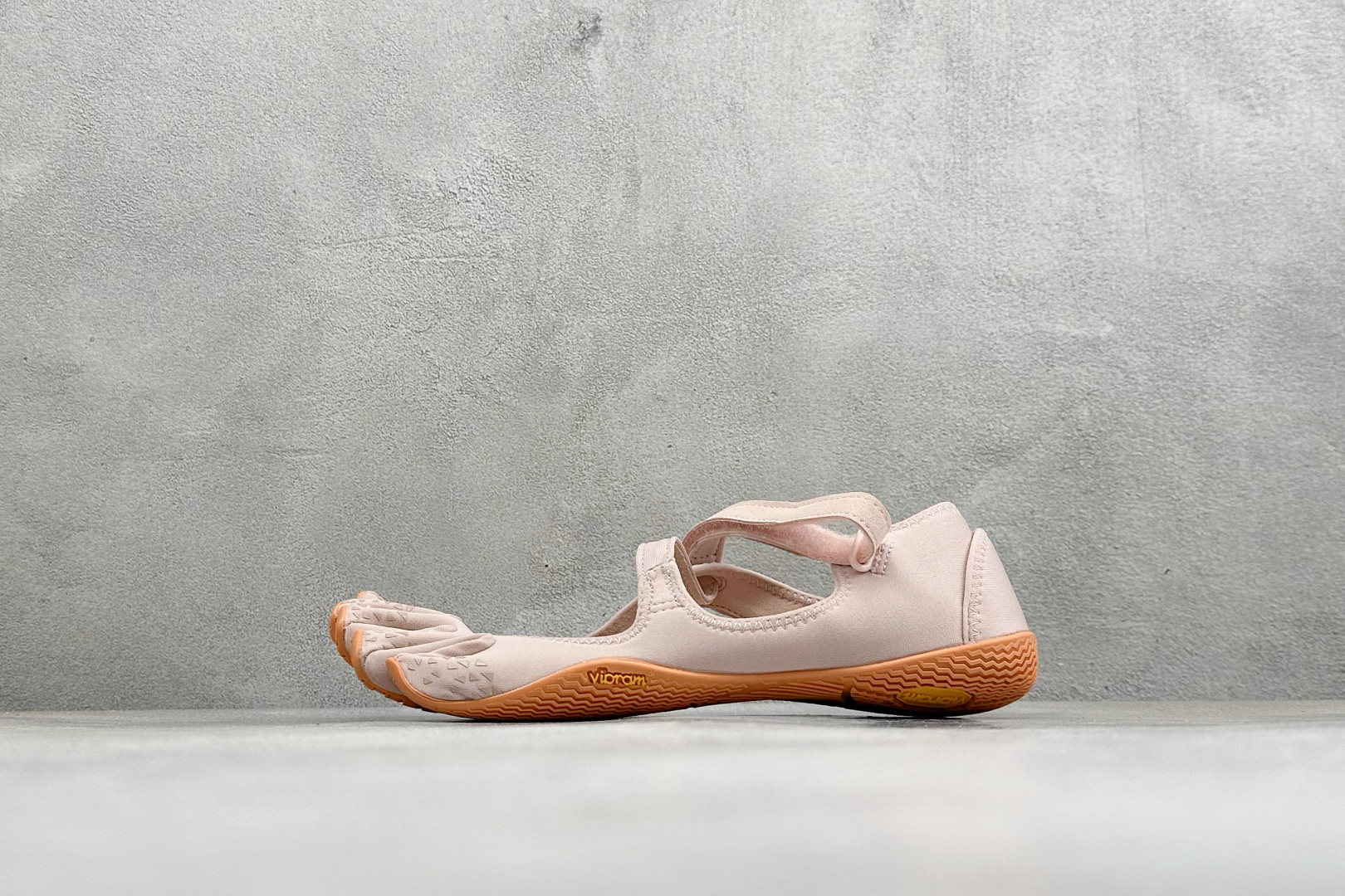 Vibram V-Soul 健身赤足深蹲支撑速干芭蕾五指鞋 25W7203 Coral Pink 尺码：36 37 38