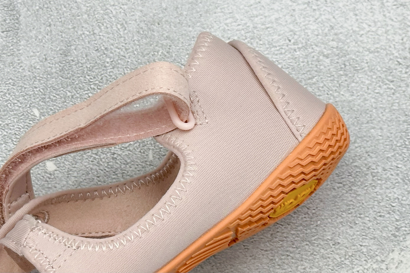 Vibram V-Soul 健身赤足深蹲支撑速干芭蕾五指鞋 25W7203 Coral Pink 尺码：36 37 38
