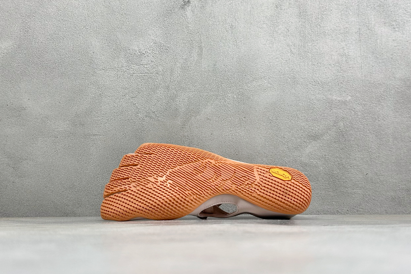 Vibram V-Soul 健身赤足深蹲支撑速干芭蕾五指鞋 25W7203 Coral Pink 尺码：36 37 38