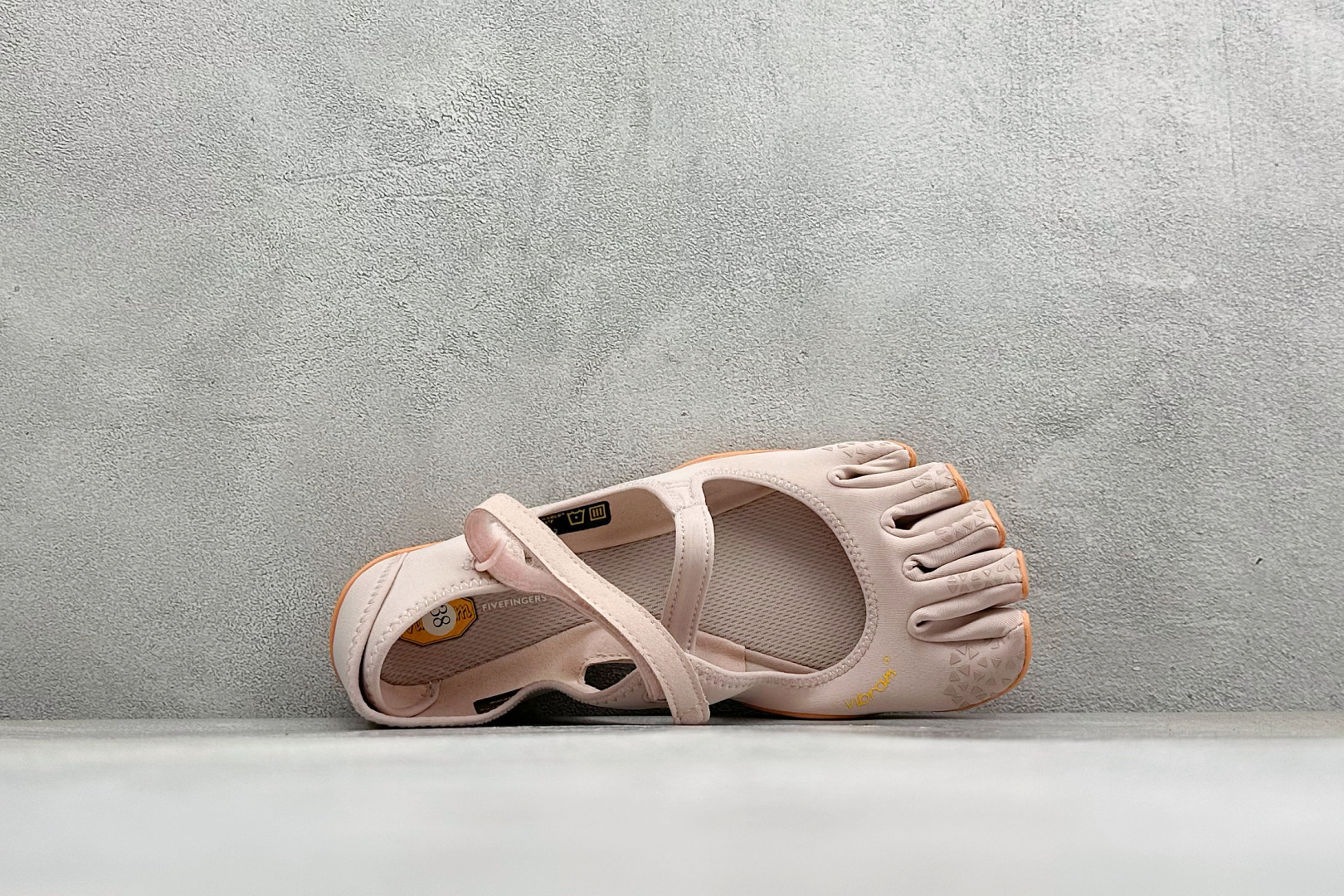Vibram V-Soul 健身赤足深蹲支撑速干芭蕾五指鞋 25W7203 Coral Pink 尺码：36 37 38