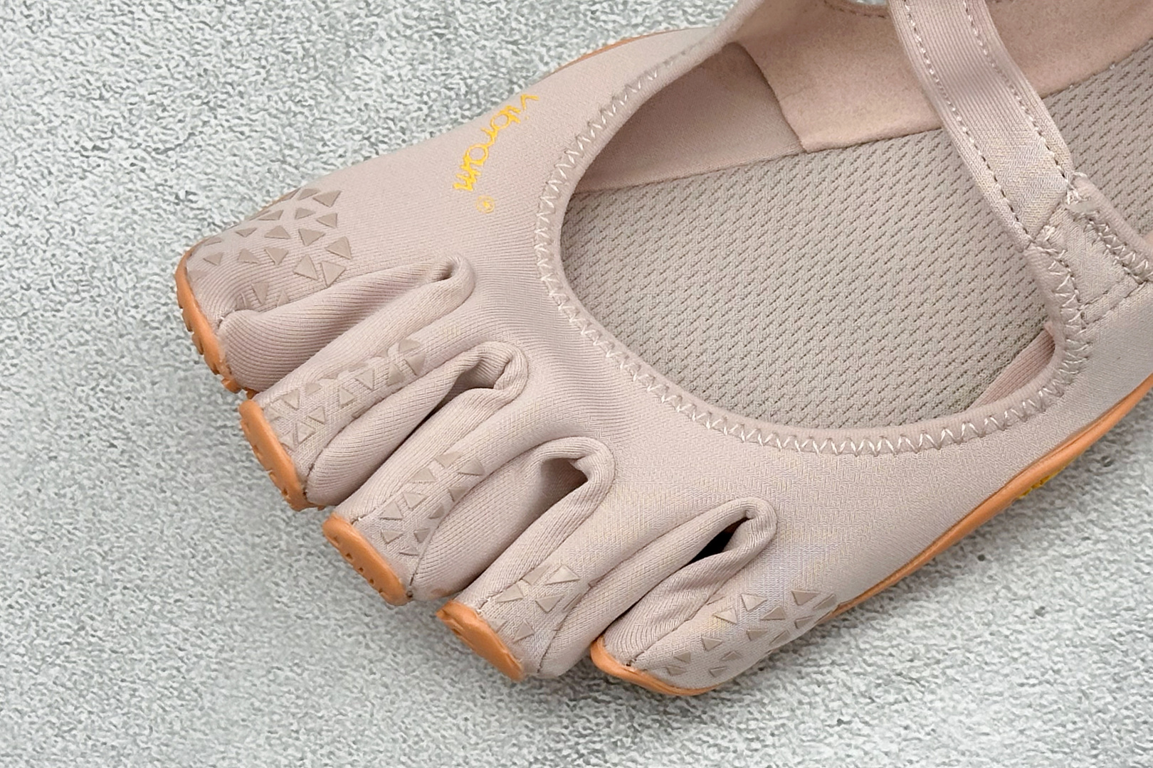 Vibram V-Soul 健身赤足深蹲支撑速干芭蕾五指鞋 25W7203 Coral Pink 尺码：36 37 38