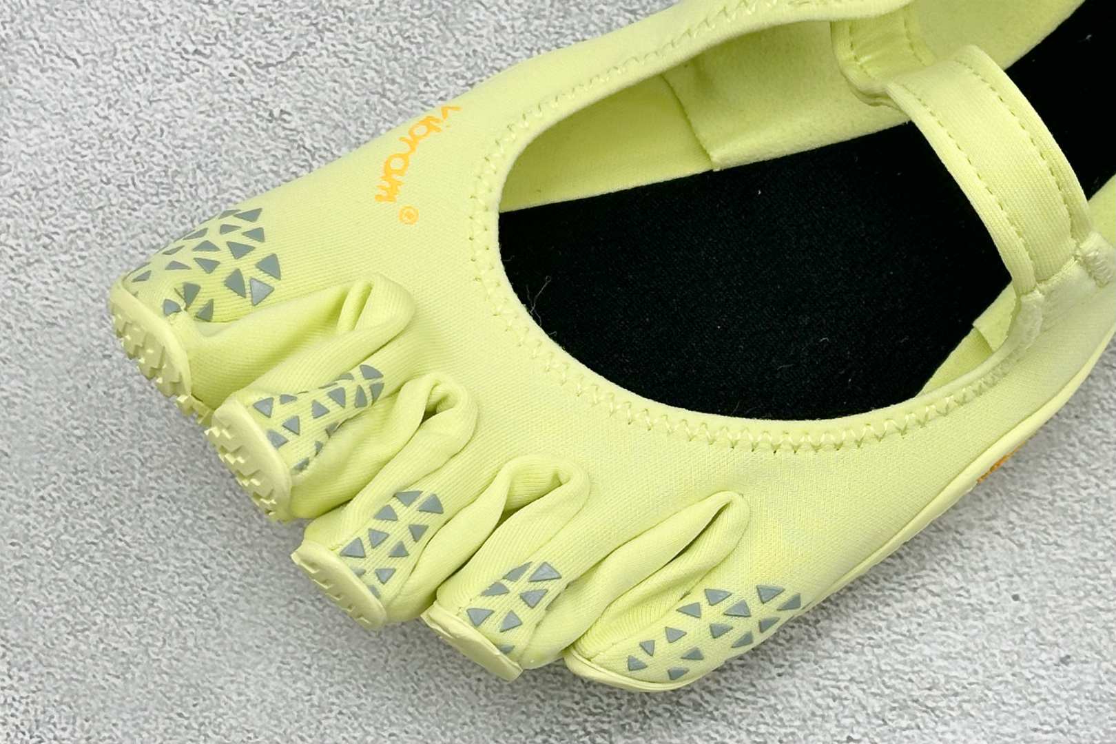 Vibram V-Soul 健身赤足深蹲支撑速干芭蕾五指鞋 25W7203 Coral Pink 尺码：36 37 38
