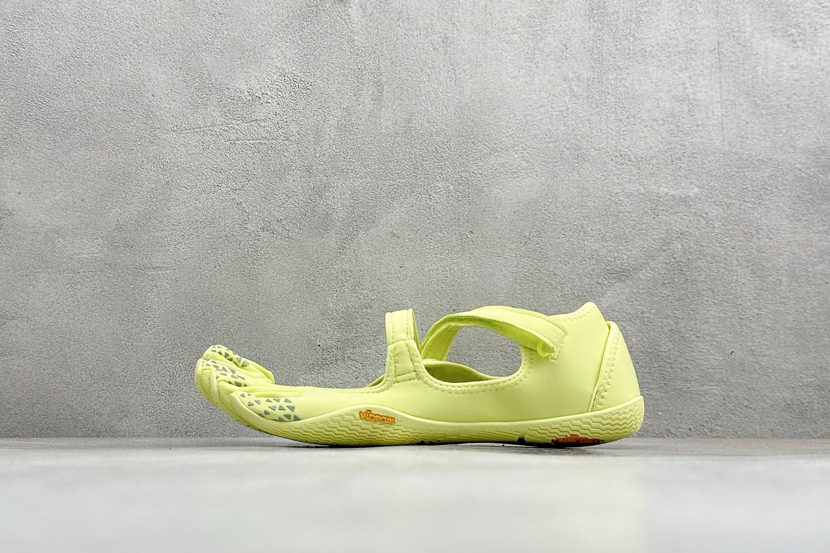 Vibram V-Soul 健身赤足深蹲支撑速干芭蕾五指鞋 25W7203 Coral Pink 尺码：36 37 38