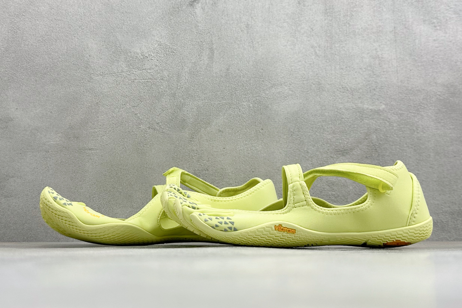Vibram V-Soul 健身赤足深蹲支撑速干芭蕾五指鞋 25W7203 Coral Pink 尺码：36 37 38
