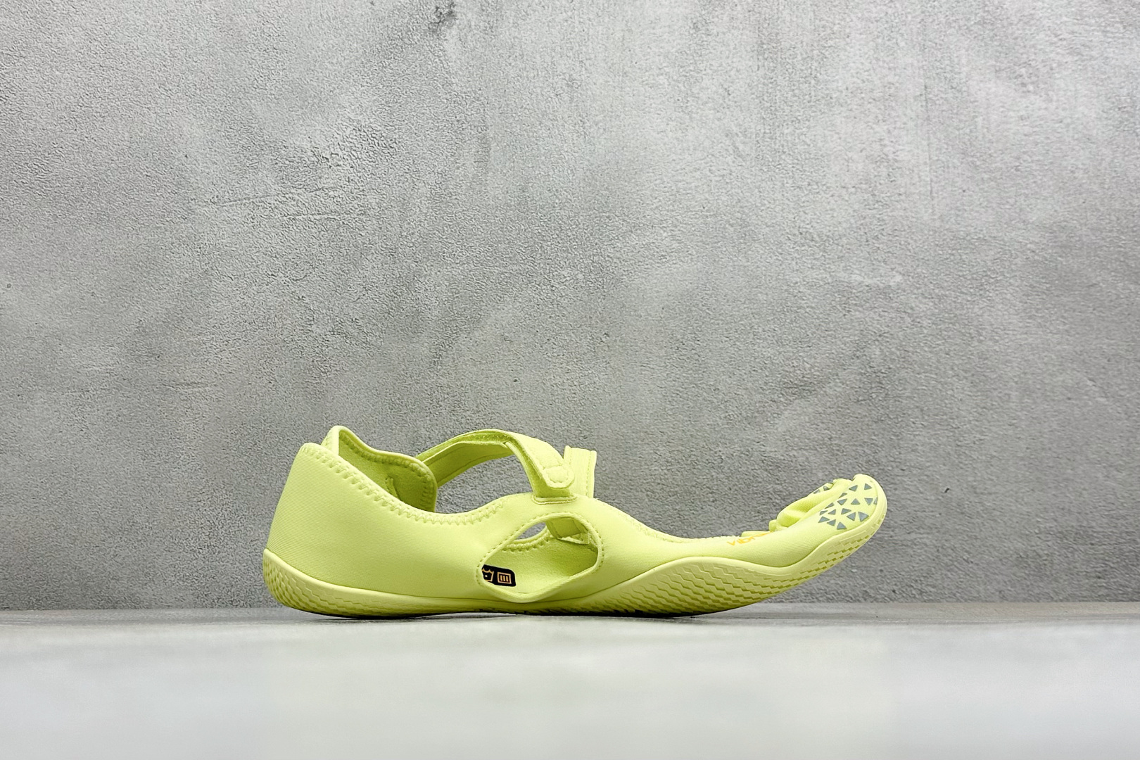 Vibram V-Soul 健身赤足深蹲支撑速干芭蕾五指鞋 25W7203 Coral Pink 尺码：36 37 38