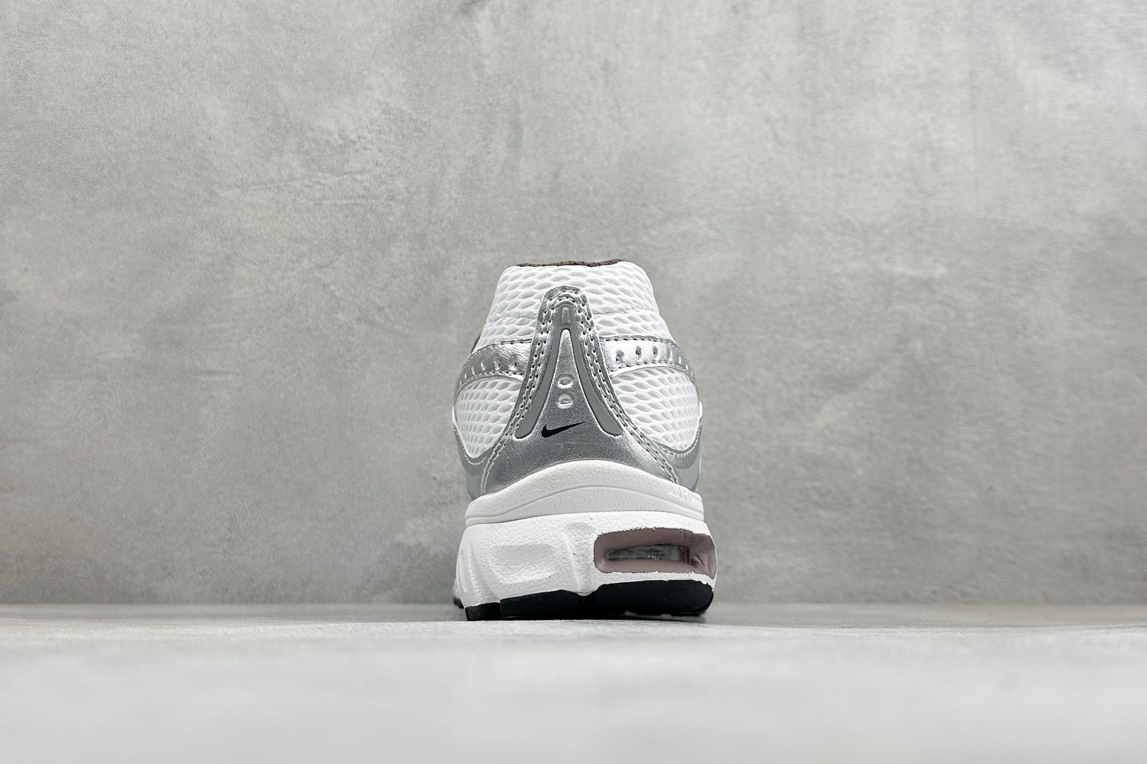 Nike Air Max Moto 2K 耐克新款复古气垫跑步鞋 货号：HQ2056-109 尺码：36 36.5 37