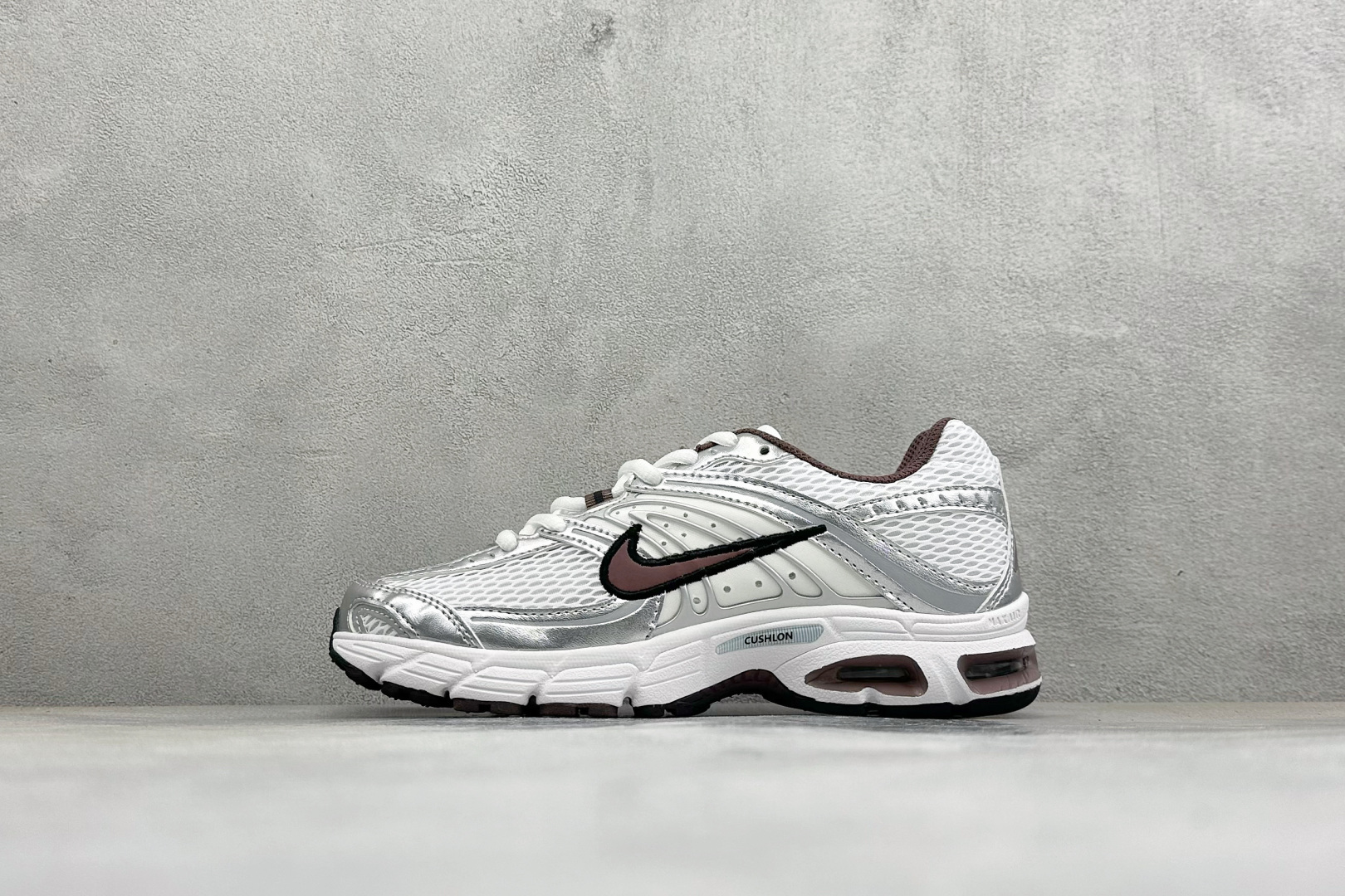 Nike Air Max Moto 2K 耐克新款复古气垫跑步鞋 货号：HQ2056-109 尺码：36 36.5 37
