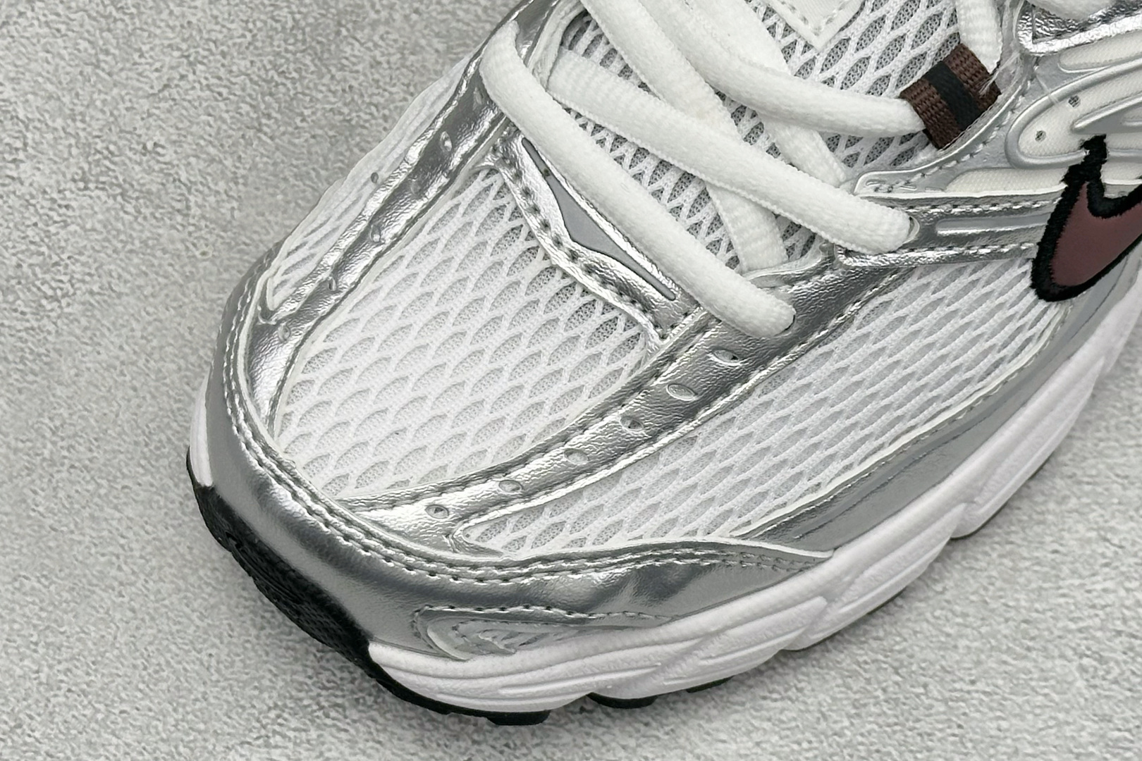 Nike Air Max Moto 2K 耐克新款复古气垫跑步鞋 货号：HQ2056-109 尺码：36 36.5 37