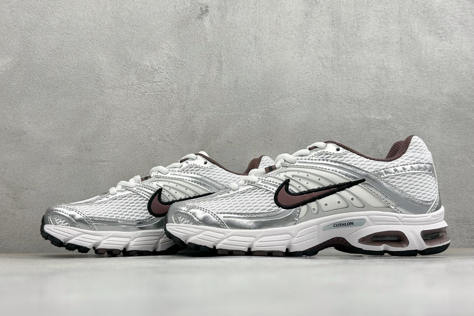 Nike Air Max Moto 2K 耐克新款复古气垫跑步鞋 货号：HQ2056-109 尺码：36 36.5 37