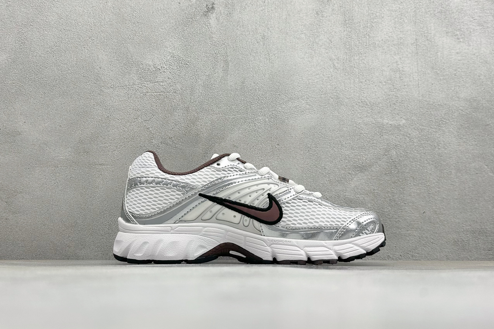 Nike Air Max Moto 2K 耐克新款复古气垫跑步鞋 货号：HQ2056-109 尺码：36 36.5 37