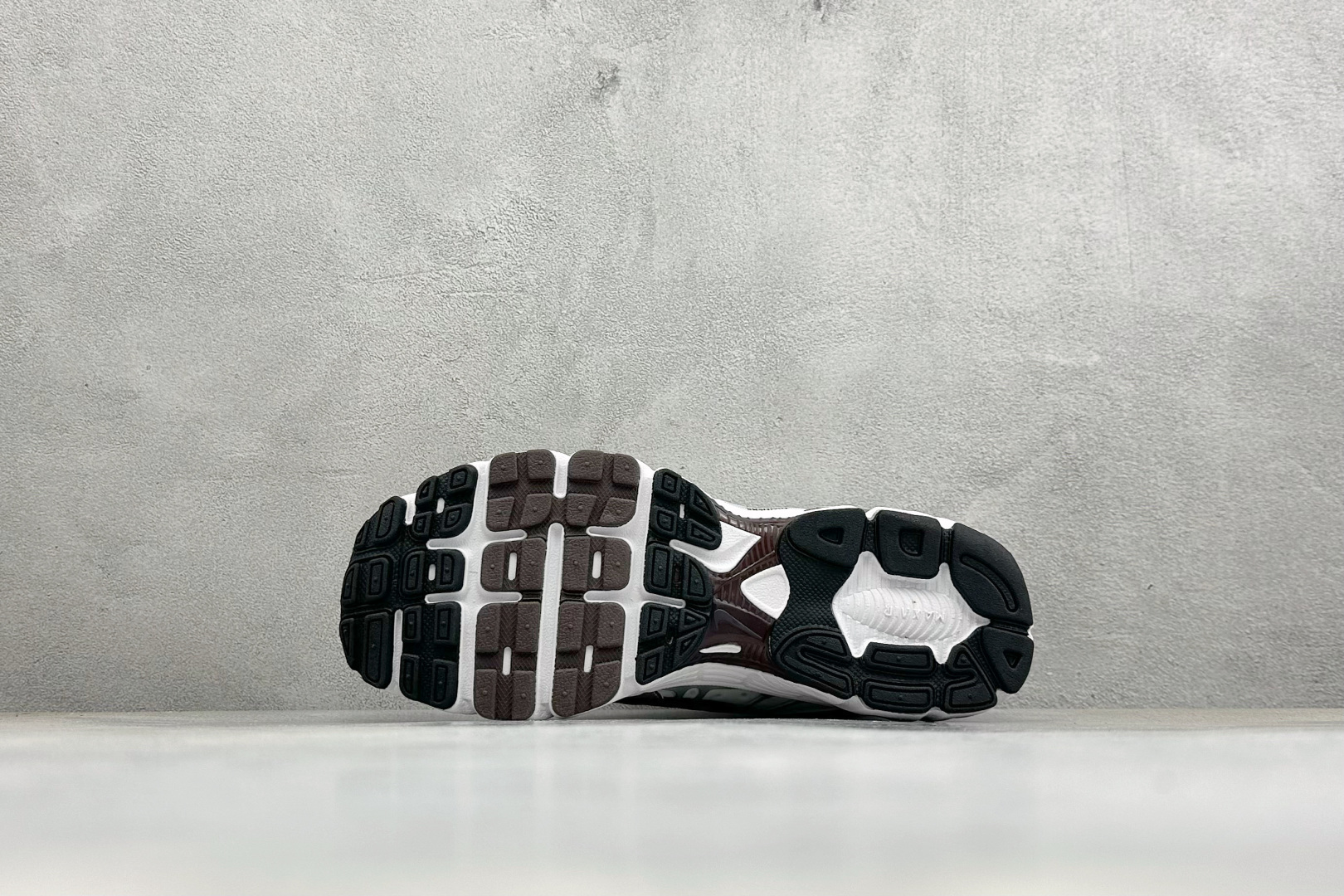 Nike Air Max Moto 2K 耐克新款复古气垫跑步鞋 货号：HQ2056-109 尺码：36 36.5 37