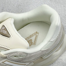 BF版New Balance 9060系列 新百伦 复古休闲运动慢跑鞋 鞋面大身由空间双格及磨砂鞋面拼接而生 采用大面积 BF版New Balance 9060系列 新百伦 复古休闲运动慢跑鞋 鞋面大身由空间双格及磨砂鞋面拼接而生 采用大面积