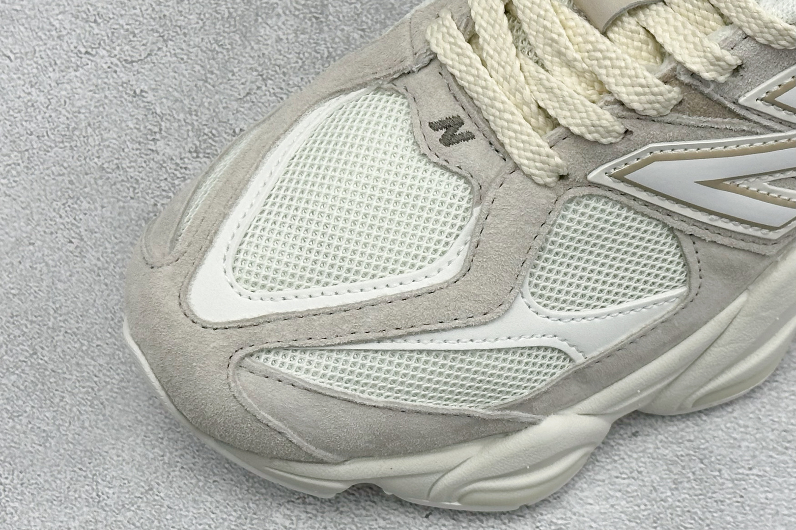 BF版New Balance 9060系列 新百伦 复古休闲运动慢跑鞋 鞋面大身由空间双格及磨砂鞋面拼接而生 采用大面积 BF版New Balance 9060系列 新百伦 复古休闲运动慢跑鞋 鞋面大身由空间双格及磨砂鞋面拼接而生 采用大面积
