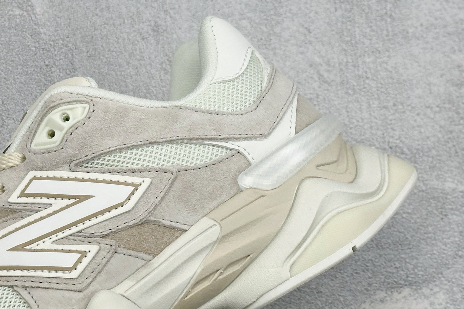 BF版New Balance 9060系列 新百伦 复古休闲运动慢跑鞋 鞋面大身由空间双格及磨砂鞋面拼接而生 采用大面积 BF版New Balance 9060系列 新百伦 复古休闲运动慢跑鞋 鞋面大身由空间双格及磨砂鞋面拼接而生 采用大面积