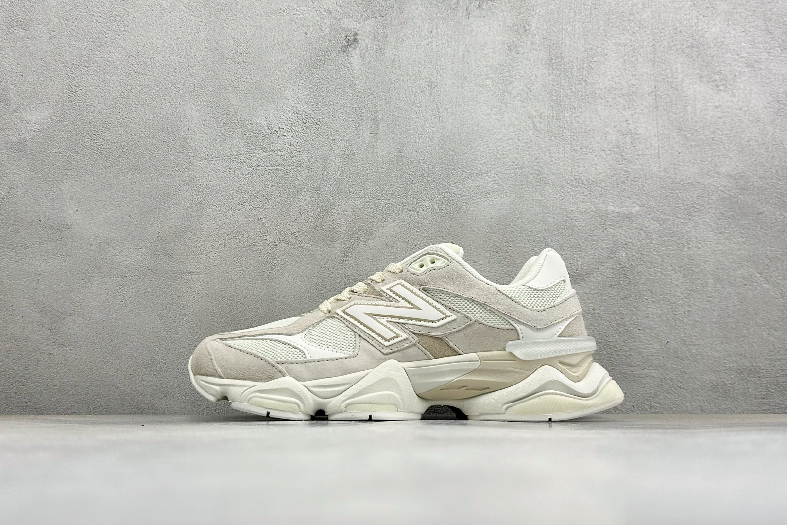 BF版New Balance 9060系列 新百伦 复古休闲运动慢跑鞋 鞋面大身由空间双格及磨砂鞋面拼接而生 采用大面积
