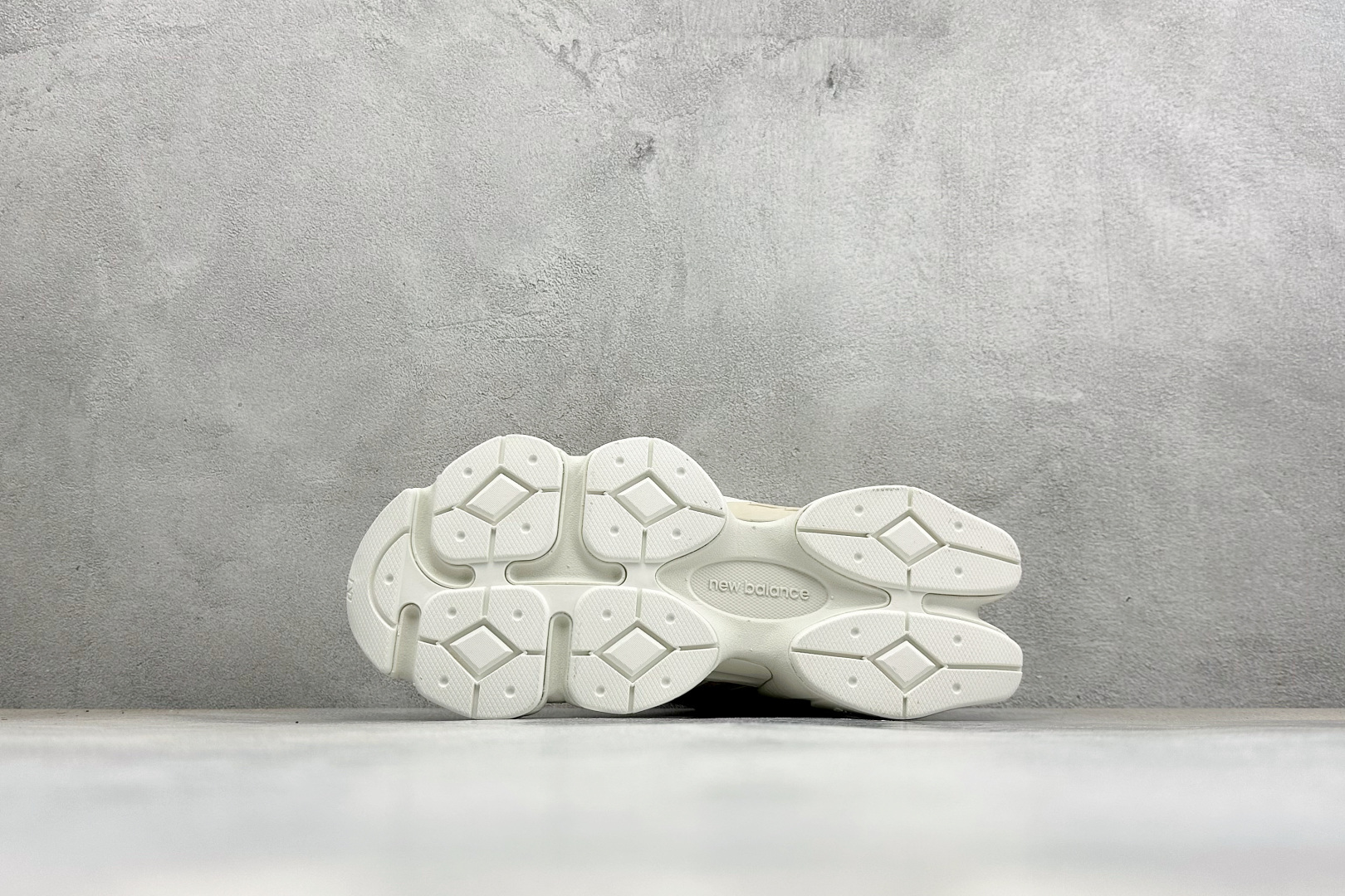 BF版New Balance 9060系列 新百伦 复古休闲运动慢跑鞋 鞋面大身由空间双格及磨砂鞋面拼接而生 采用大面积 BF版New Balance 9060系列 新百伦 复古休闲运动慢跑鞋 鞋面大身由空间双格及磨砂鞋面拼接而生 采用大面积