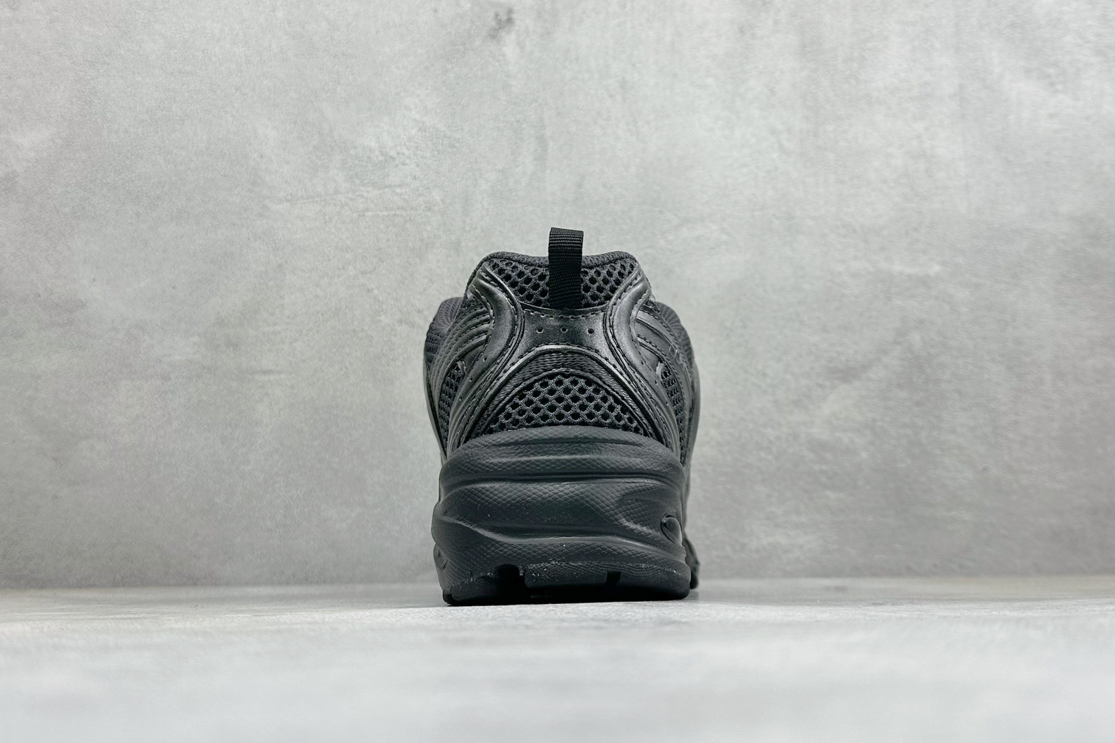 TG福利 New Balance NB530 新百伦复古透气跑步鞋 以皮革为主的人气轮廓 以极具复古风范的跑鞋外观呈现 TG福利 New Balance NB530 新百伦复古透气跑步鞋 以皮革为主的人气轮廓 以极具复古风范的跑鞋外观呈现