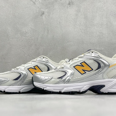 TG福利 New Balance NB530 新百伦复古透气跑步鞋 以皮革为主的人气轮廓 以极具复古风范的跑鞋外观呈现 TG福利 New Balance NB530 新百伦复古透气跑步鞋 以皮革为主的人气轮廓 以极具复古风范的跑鞋外观呈现