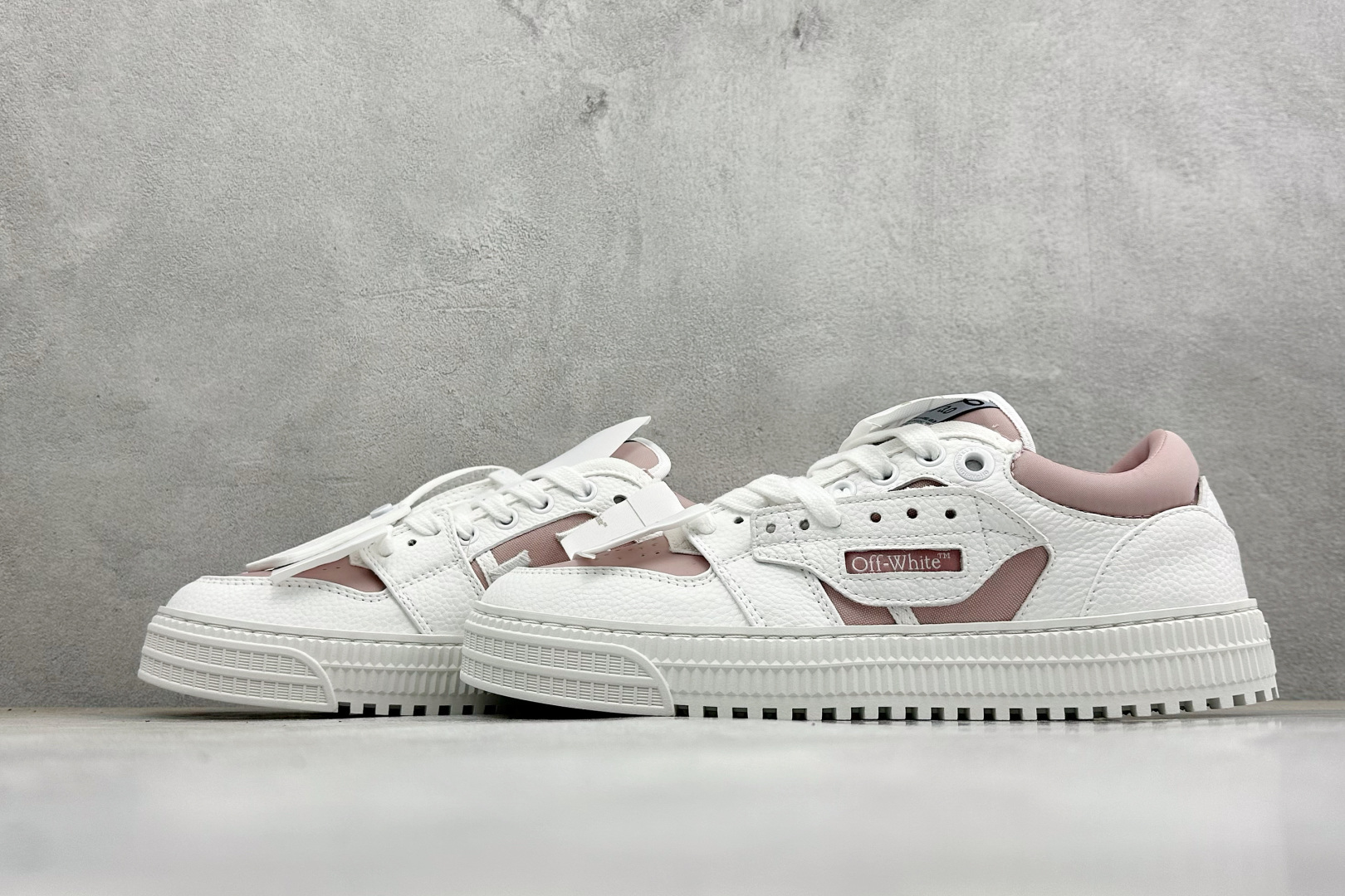 S版OFF- WHITE 3.0 Off Court 小牛皮 圆头系带低帮板鞋 原厂原档开发 外观很有设计感 个性独特 