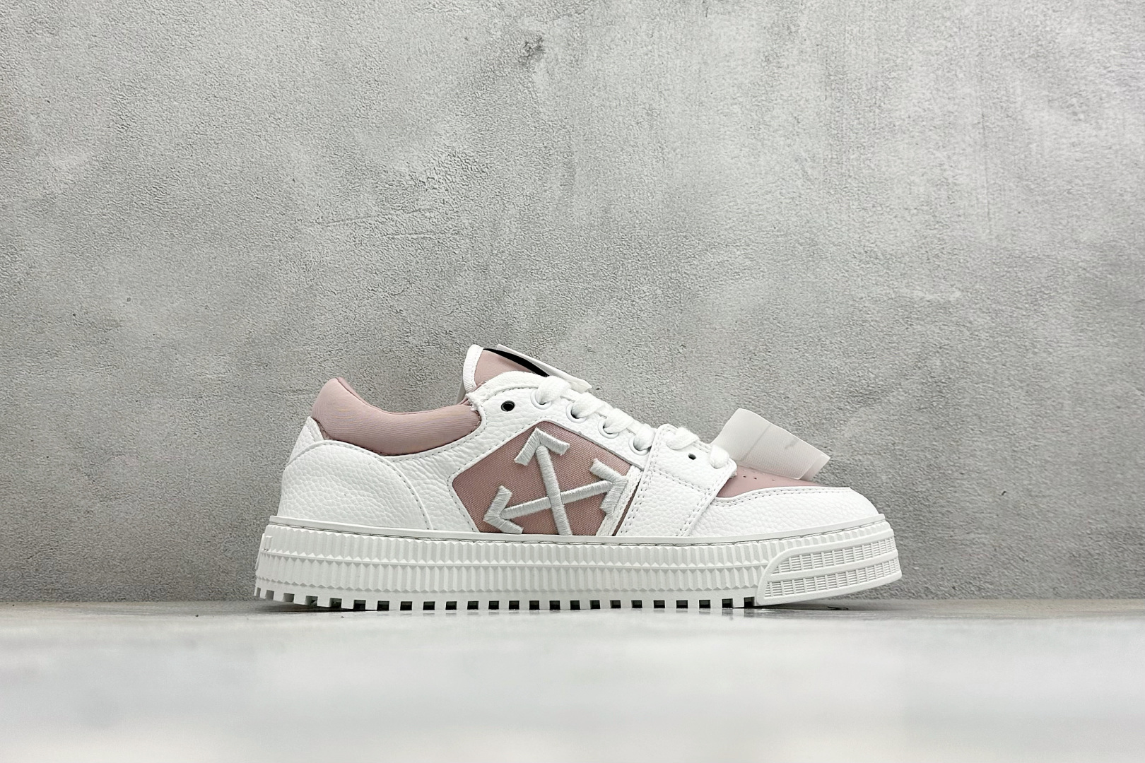 S版OFF- WHITE 3.0 Off Court 小牛皮 圆头系带低帮板鞋 原厂原档开发 外观很有设计感 个性独特 