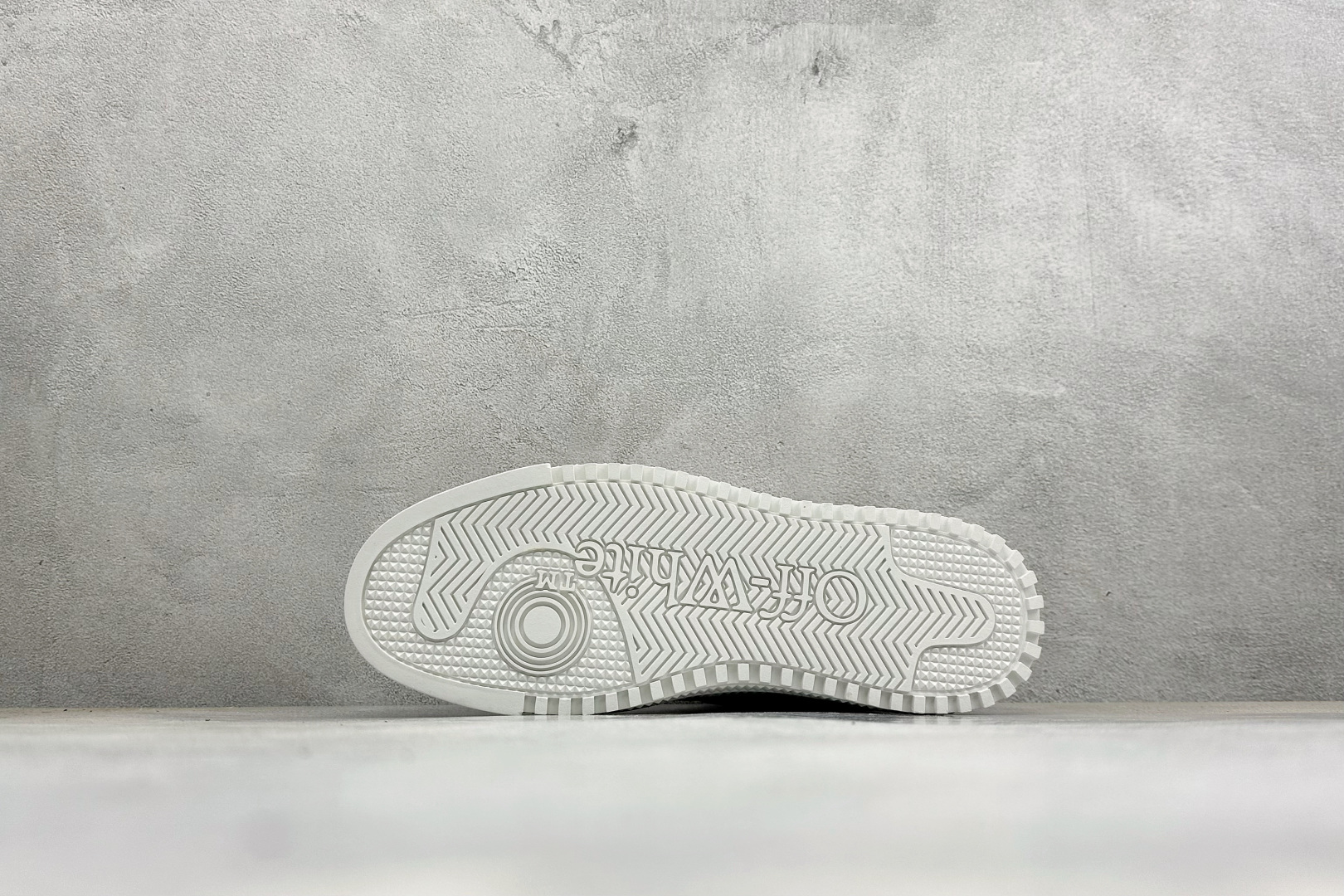S版OFF- WHITE 3.0 Off Court 小牛皮 圆头系带低帮板鞋 原厂原档开发 外观很有设计感 个性独特 