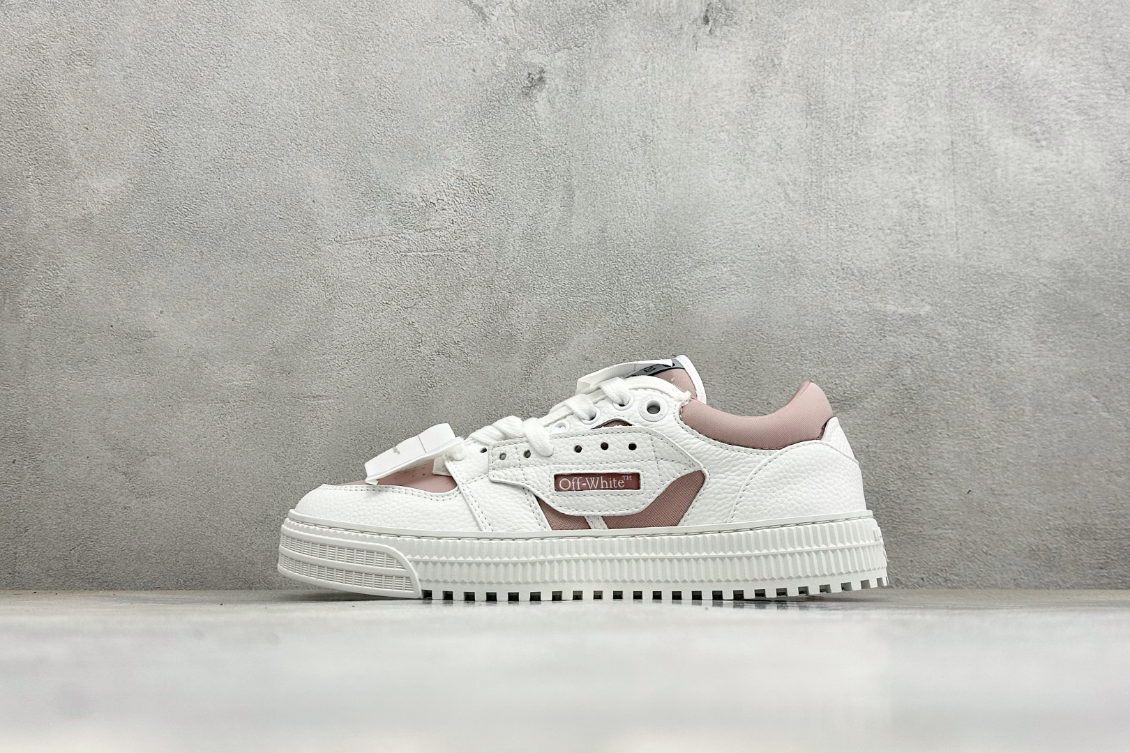 S版OFF- WHITE 3.0 Off Court 小牛皮 圆头系带低帮板鞋 原厂原档开发 外观很有设计感 个性独特 