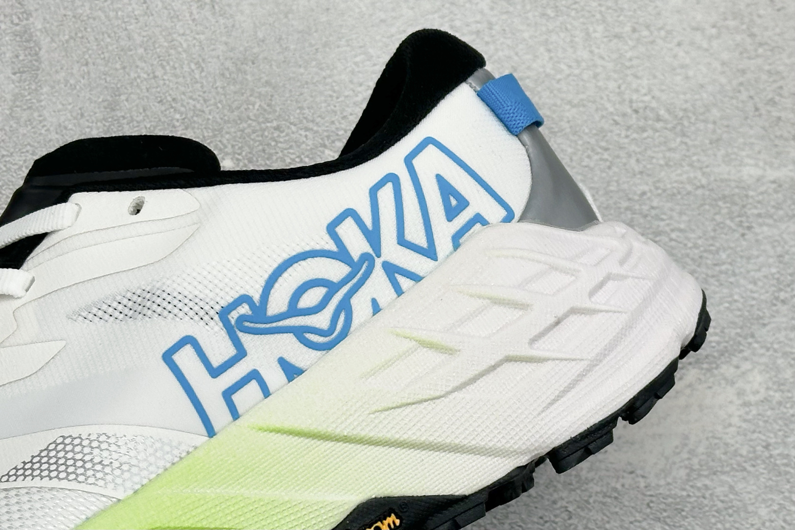 HOKA ONE ONE SPEEDGOAT 7 舒适百搭越野跑鞋 J-FRAME™M结构拥有专利认证,避免防过度内 旋 HOKA ONE ONE SPEEDGOAT 7 舒适百搭越野跑鞋 J-FRAME™M结构拥有专利认证,避免防过度内 旋