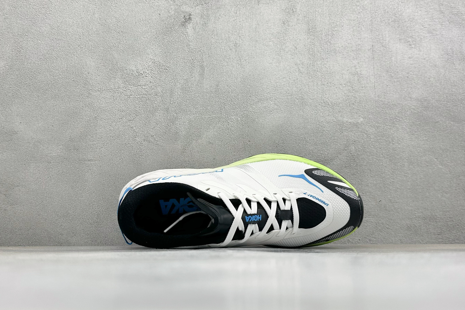 HOKA ONE ONE SPEEDGOAT 7 舒适百搭越野跑鞋 J-FRAME™M结构拥有专利认证,避免防过度内 旋 HOKA ONE ONE SPEEDGOAT 7 舒适百搭越野跑鞋 J-FRAME™M结构拥有专利认证,避免防过度内 旋