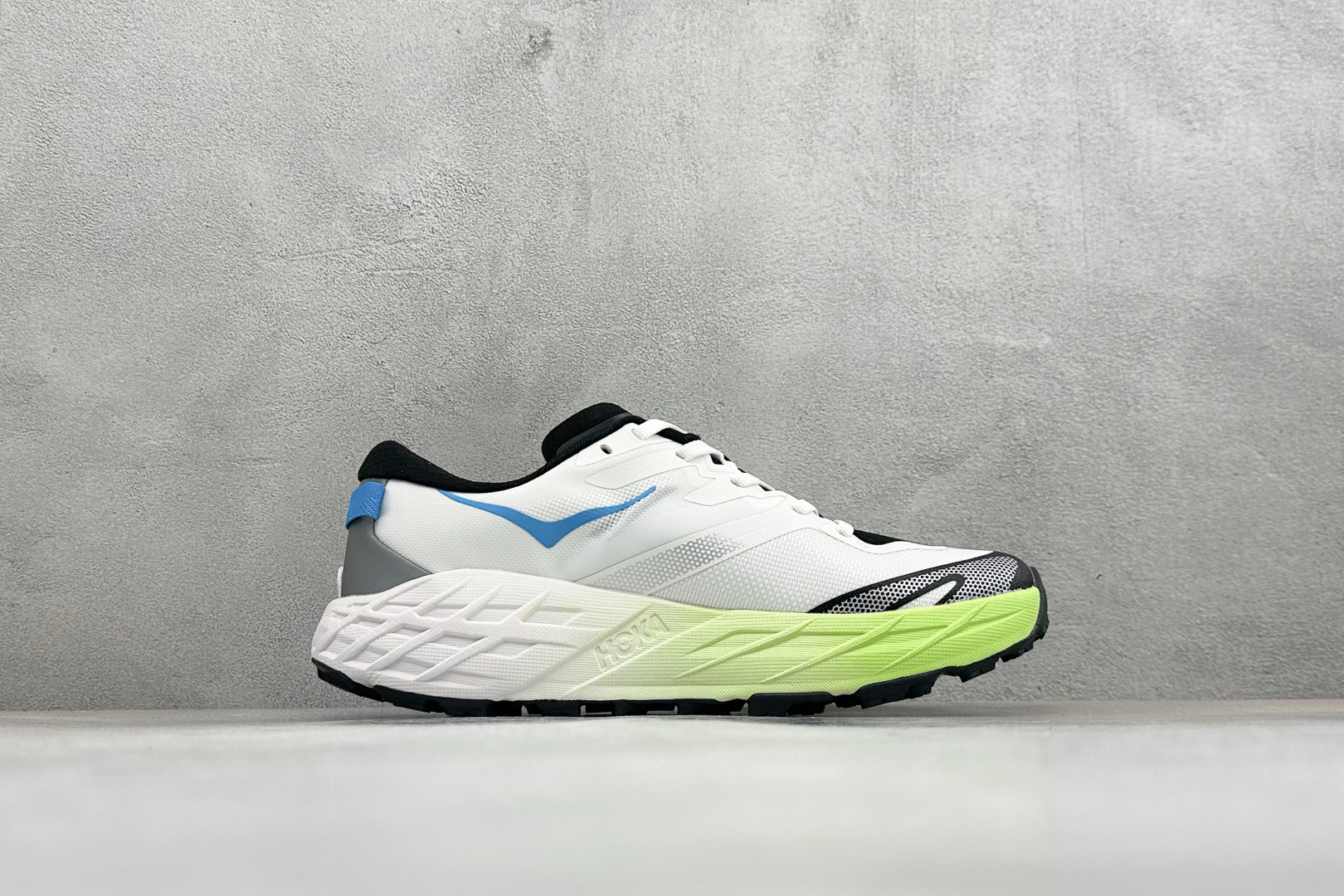 HOKA ONE ONE SPEEDGOAT 7 舒适百搭越野跑鞋 J-FRAME™M结构拥有专利认证,避免防过度内 旋 HOKA ONE ONE SPEEDGOAT 7 舒适百搭越野跑鞋 J-FRAME™M结构拥有专利认证,避免防过度内 旋