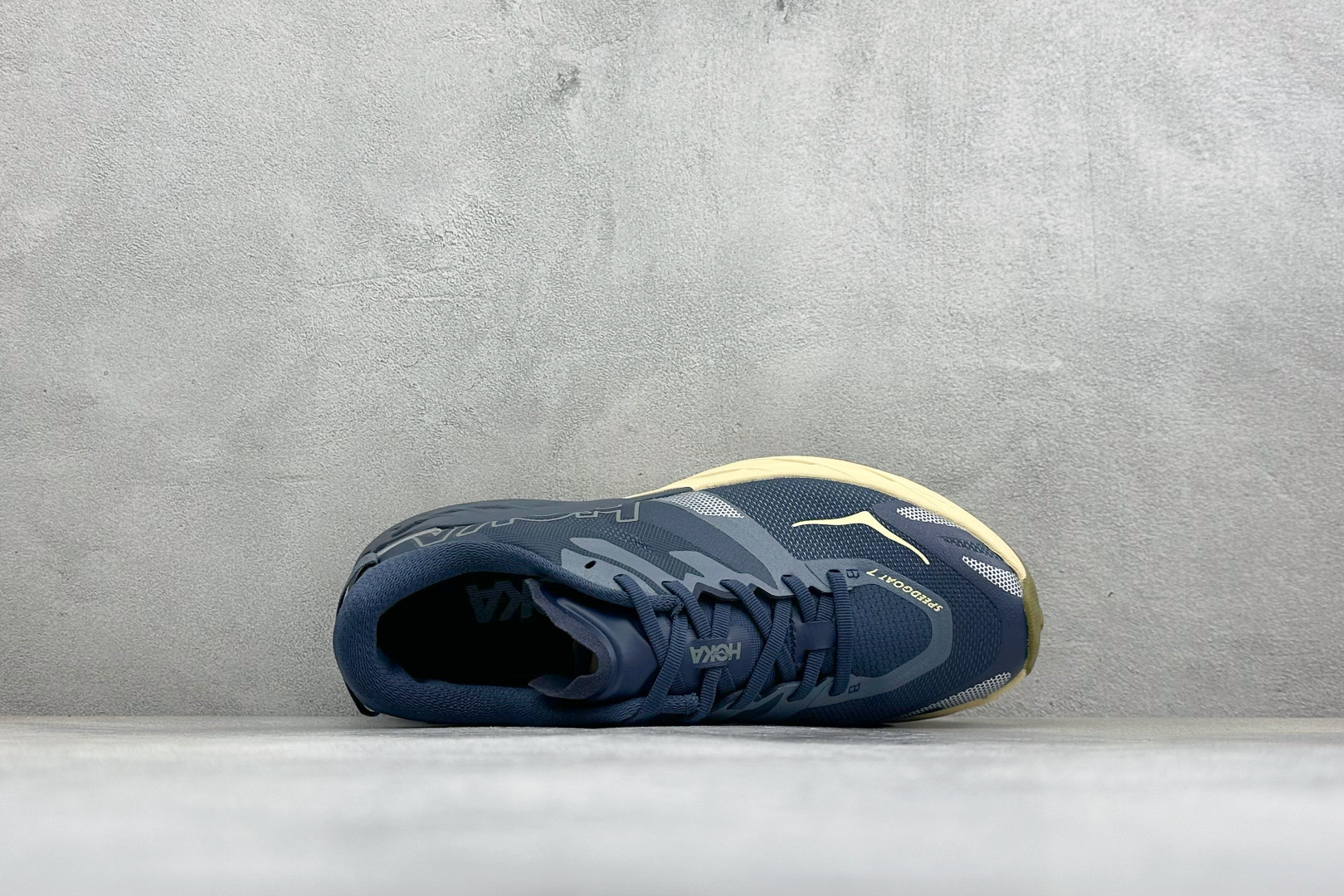 HOKA ONE ONE SPEEDGOAT 7 舒适百搭越野跑鞋 J-FRAME™M结构拥有专利认证,避免防过度内 旋 HOKA ONE ONE SPEEDGOAT 7 舒适百搭越野跑鞋 J-FRAME™M结构拥有专利认证,避免防过度内 旋