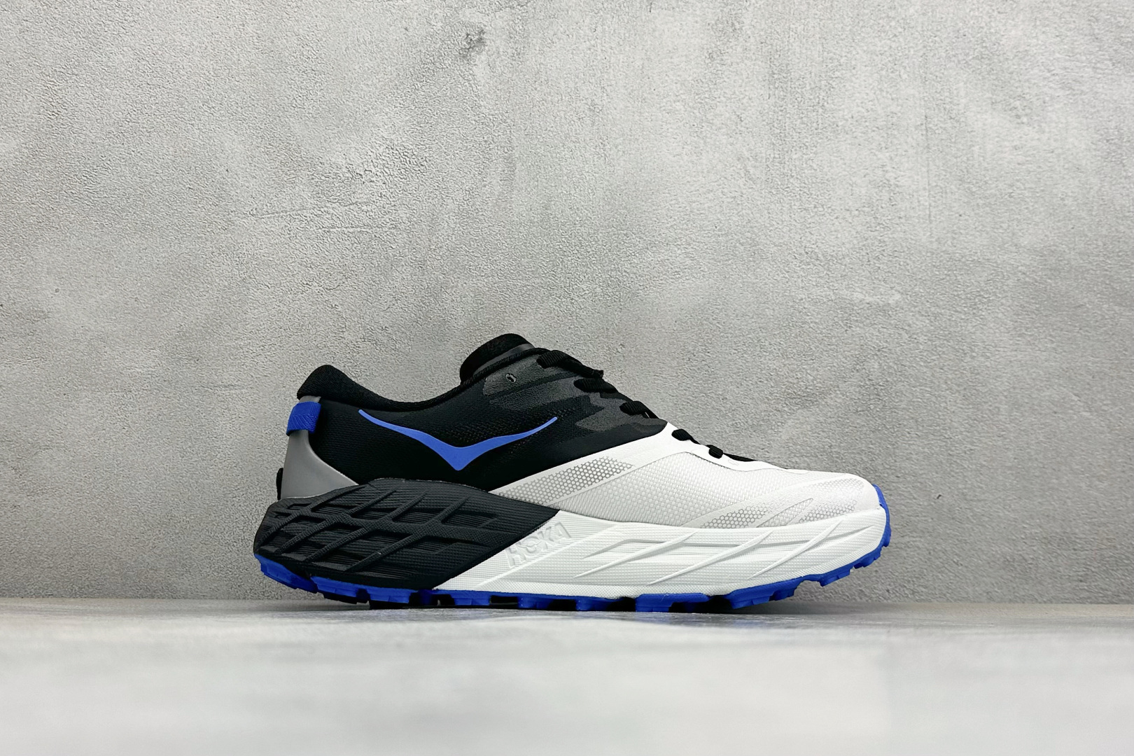 HOKA ONE ONE SPEEDGOAT 7 舒适百搭越野跑鞋 J-FRAME™M结构拥有专利认证,避免防过度内 旋 HOKA ONE ONE SPEEDGOAT 7 舒适百搭越野跑鞋 J-FRAME™M结构拥有专利认证,避免防过度内 旋