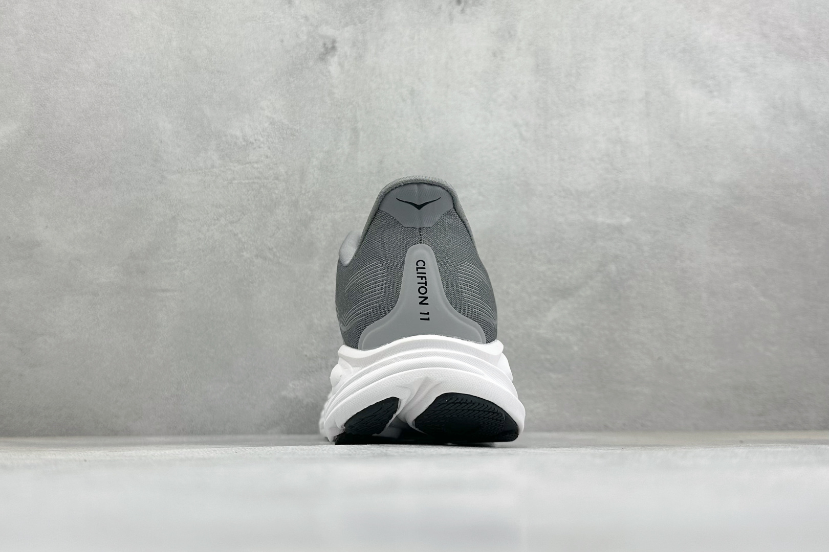 Hoka One One Clifton 11 克里夫顿系列 轻盈透气的针织网面跑鞋 货号：-GCTC 尺码：36-45