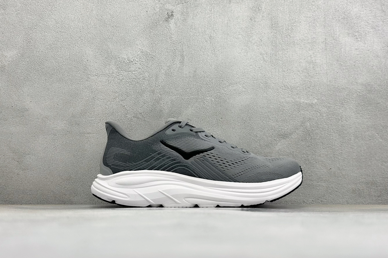 Hoka One One Clifton 11 克里夫顿系列 轻盈透气的针织网面跑鞋 货号：-GCTC 尺码：36-45
