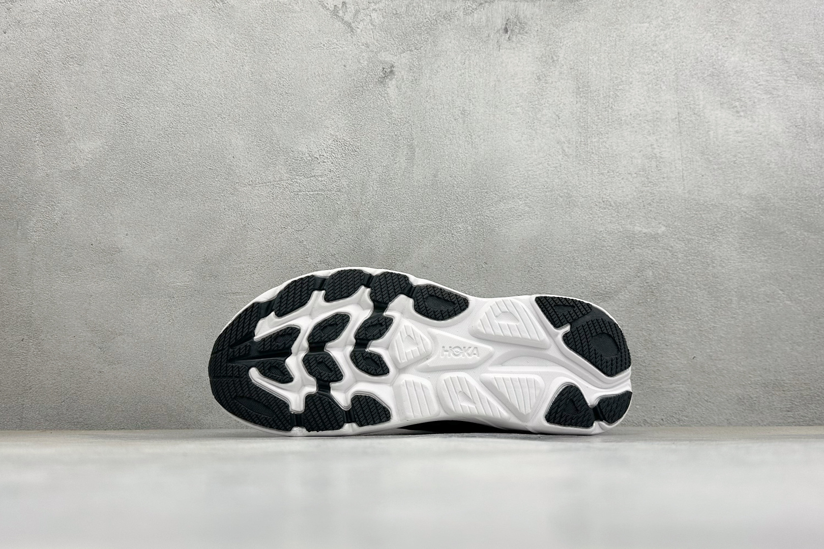 Hoka One One Clifton 11 克里夫顿系列 轻盈透气的针织网面跑鞋 货号：-GCTC 尺码：36-45