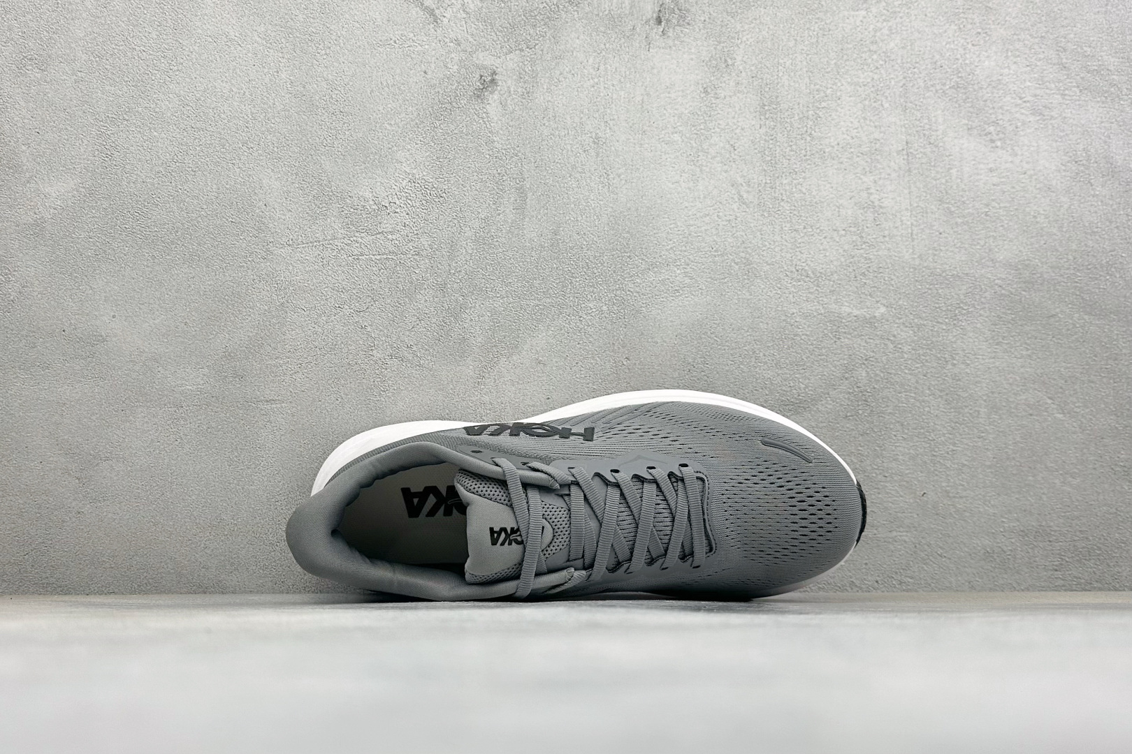 Hoka One One Clifton 11 克里夫顿系列 轻盈透气的针织网面跑鞋 货号：-GCTC 尺码：36-45