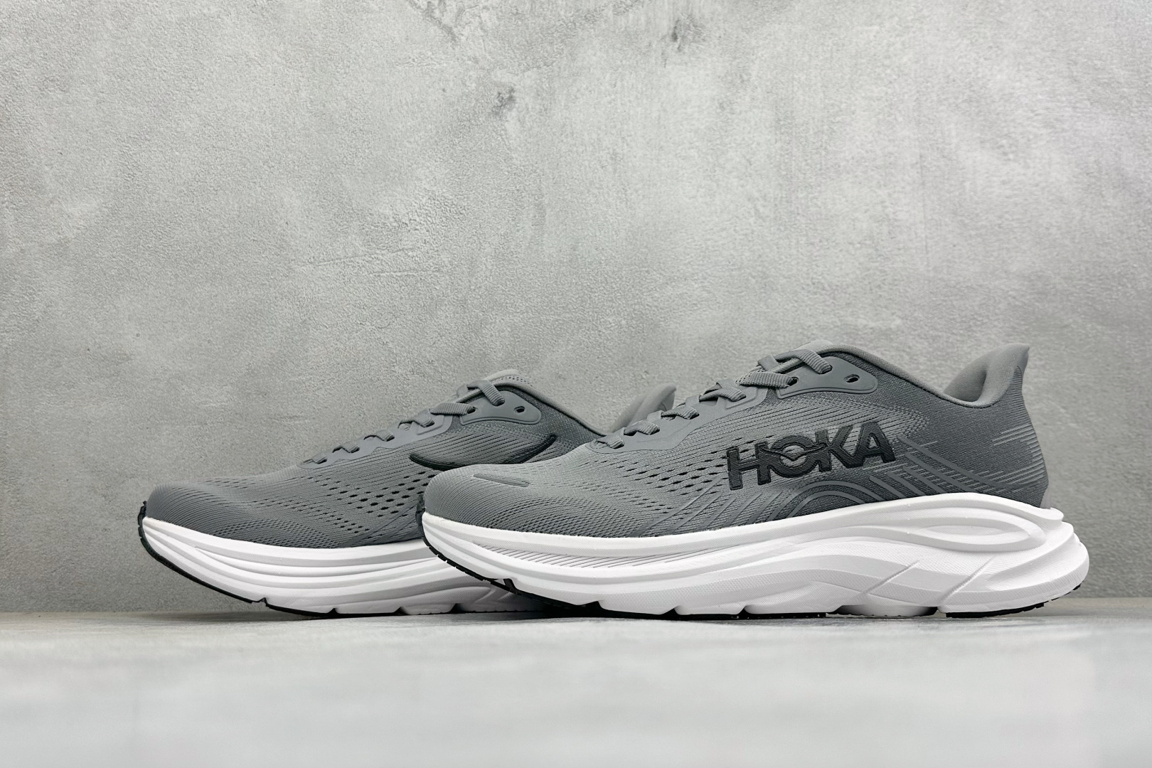 Hoka One One Clifton 11 克里夫顿系列 轻盈透气的针织网面跑鞋 货号：-GCTC 尺码：36-45