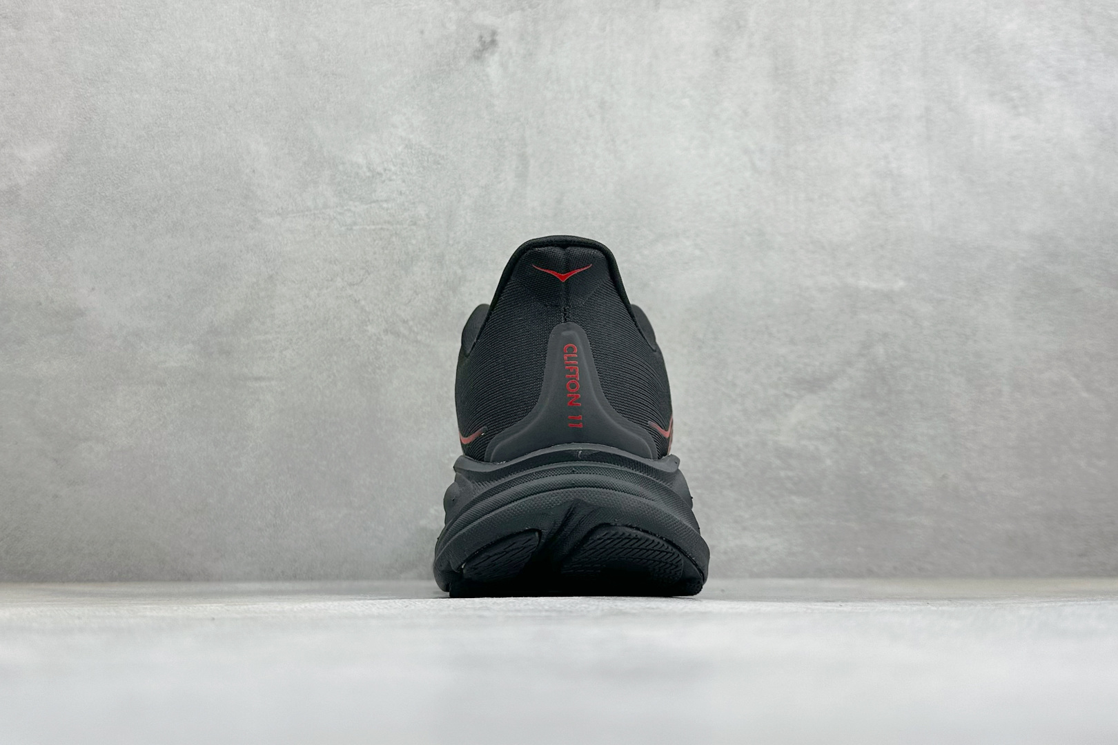 Hoka One One Clifton 11 克里夫顿系列 轻盈透气的针织网面跑鞋 货号：-BLCKP 尺码：36-4