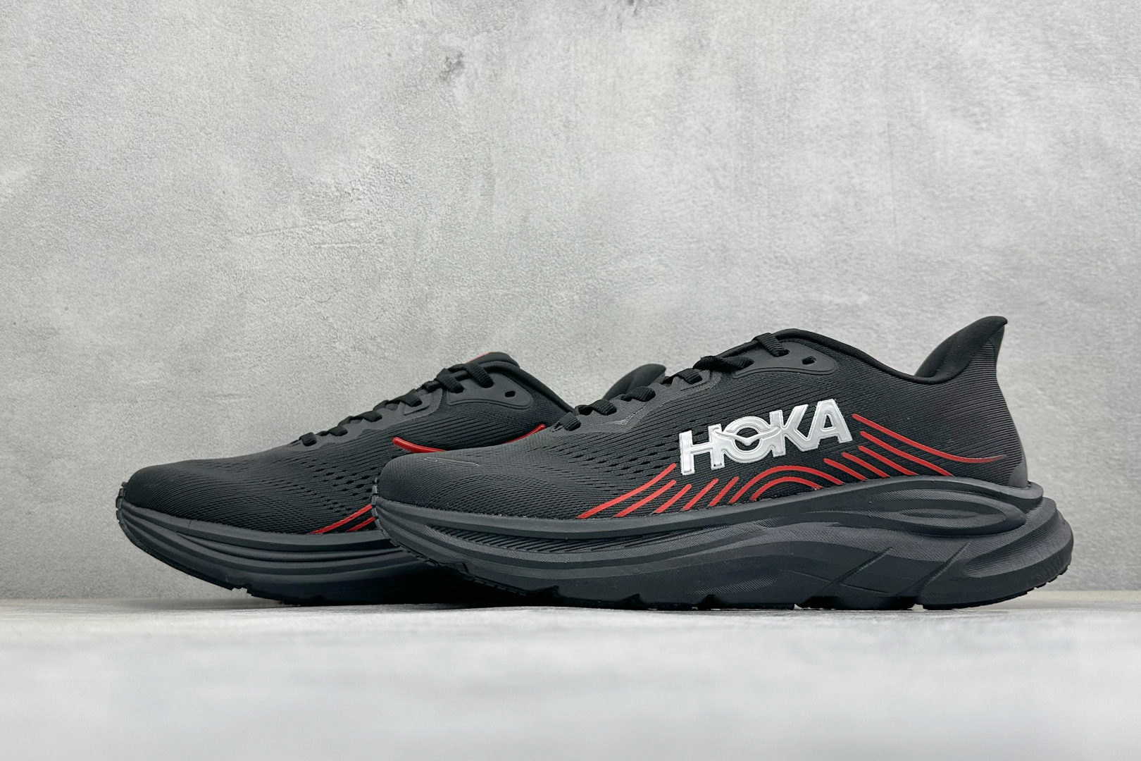 Hoka One One Clifton 11 克里夫顿系列 轻盈透气的针织网面跑鞋 货号：-BLCKP 尺码：36-4