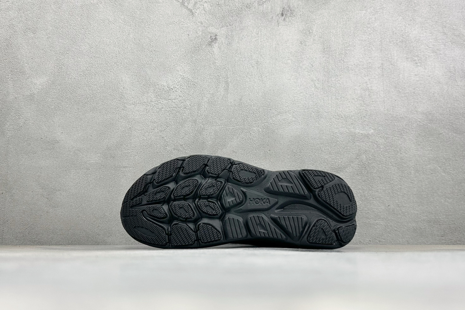 Hoka One One Clifton 11 克里夫顿系列 轻盈透气的针织网面跑鞋 货号：-BLCKP 尺码：36-4