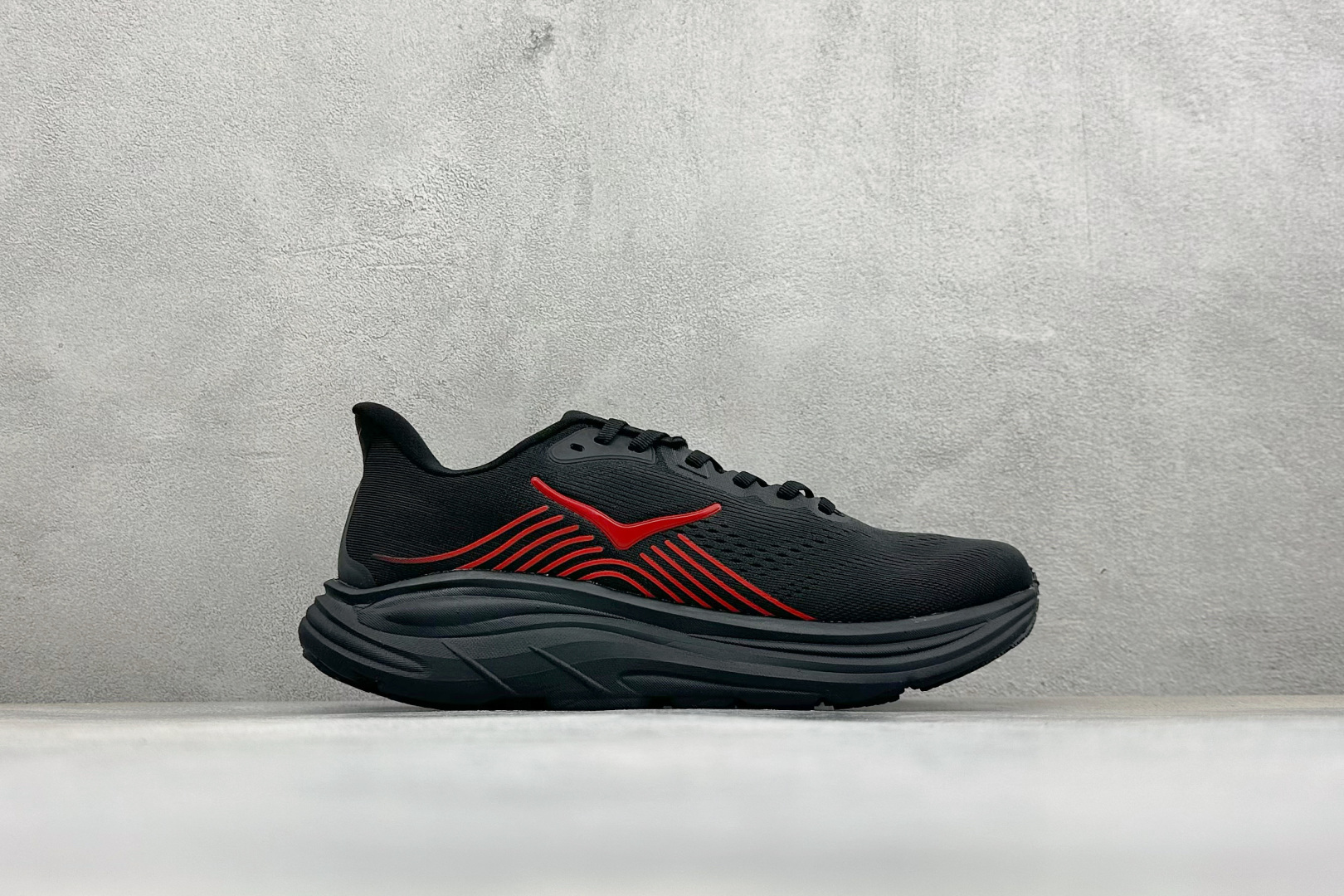 Hoka One One Clifton 11 克里夫顿系列 轻盈透气的针织网面跑鞋 货号：-BLCKP 尺码：36-4