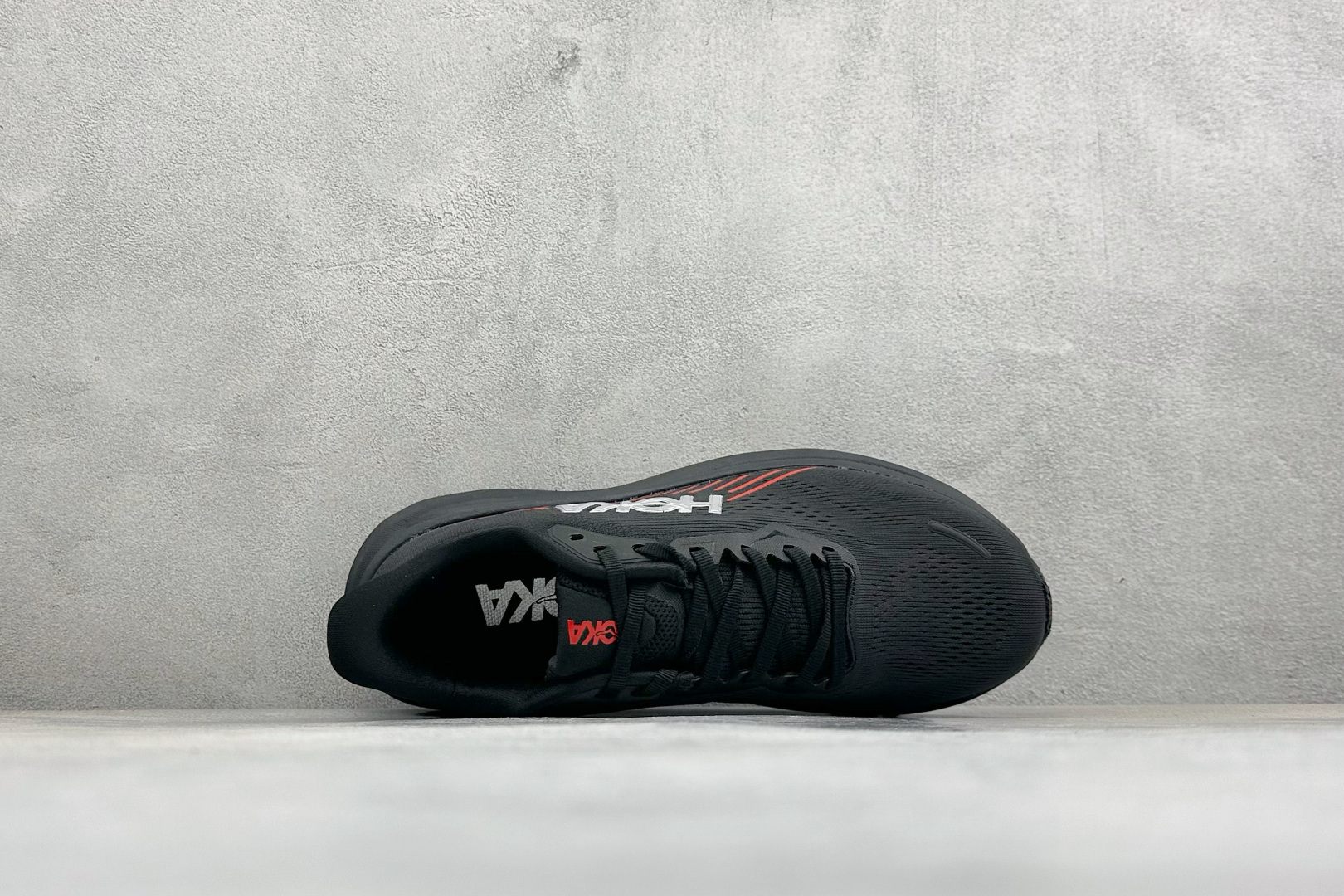 Hoka One One Clifton 11 克里夫顿系列 轻盈透气的针织网面跑鞋 货号：-BLCKP 尺码：36-4