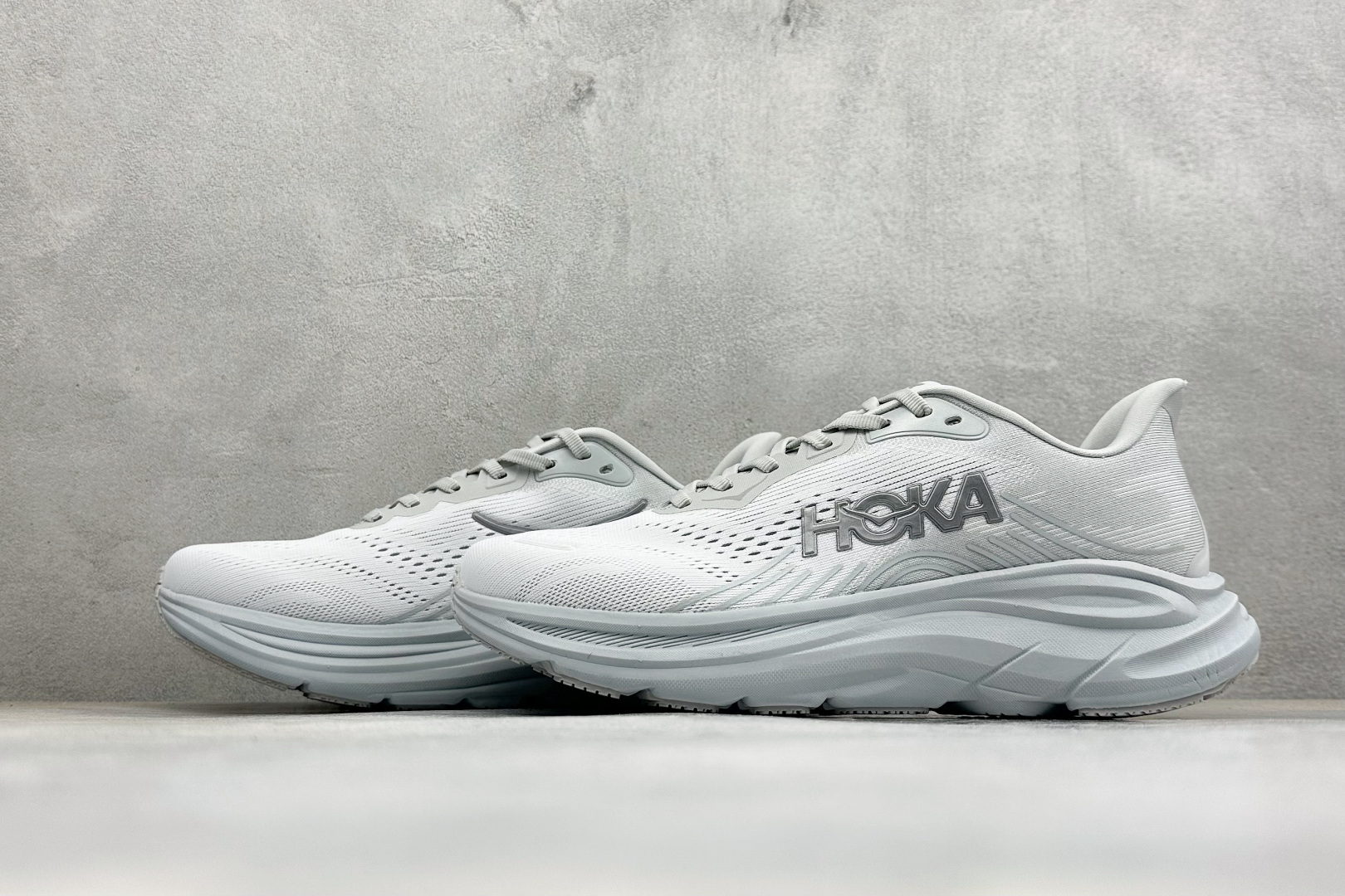 Hoka One One Clifton 11 克里夫顿系列 轻盈透气的针织网面跑鞋  货号：-STMN 尺码：36-4